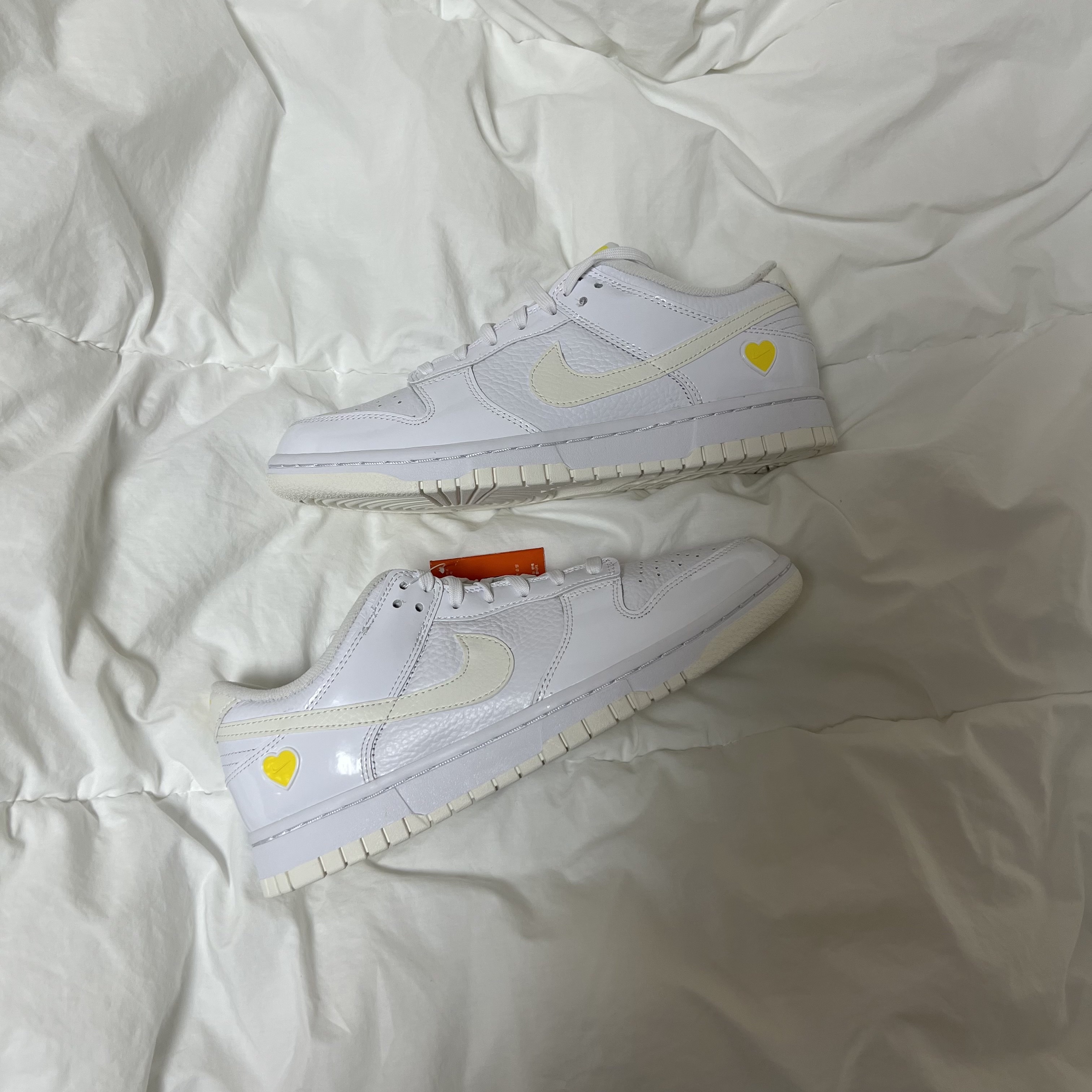 (W) Nike Dunk Low Valentine's Day White Optic Yellow 착용 스타일 - 1