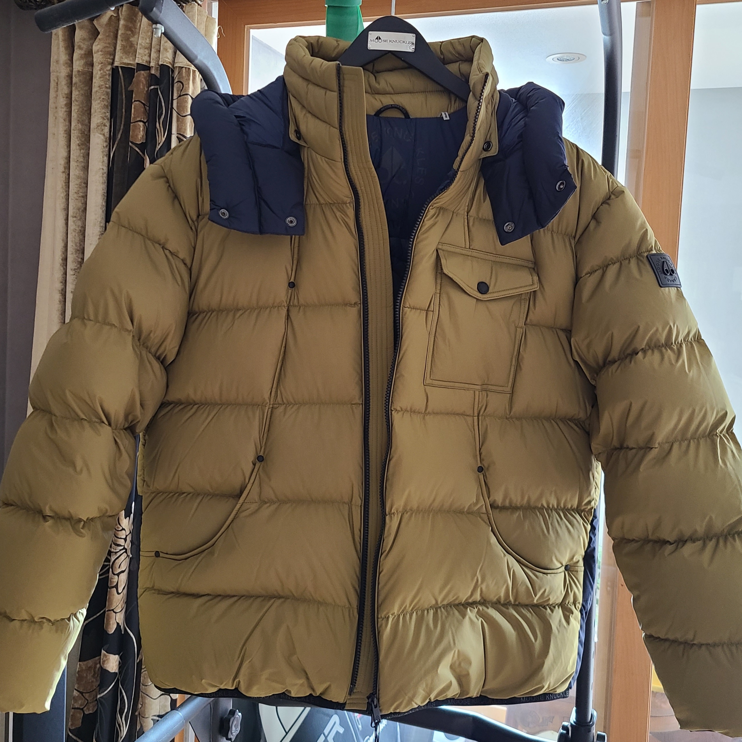 Moose Knuckles Flightweight Bedstuy Jacket Wasabi 착용 스타일 - 1
