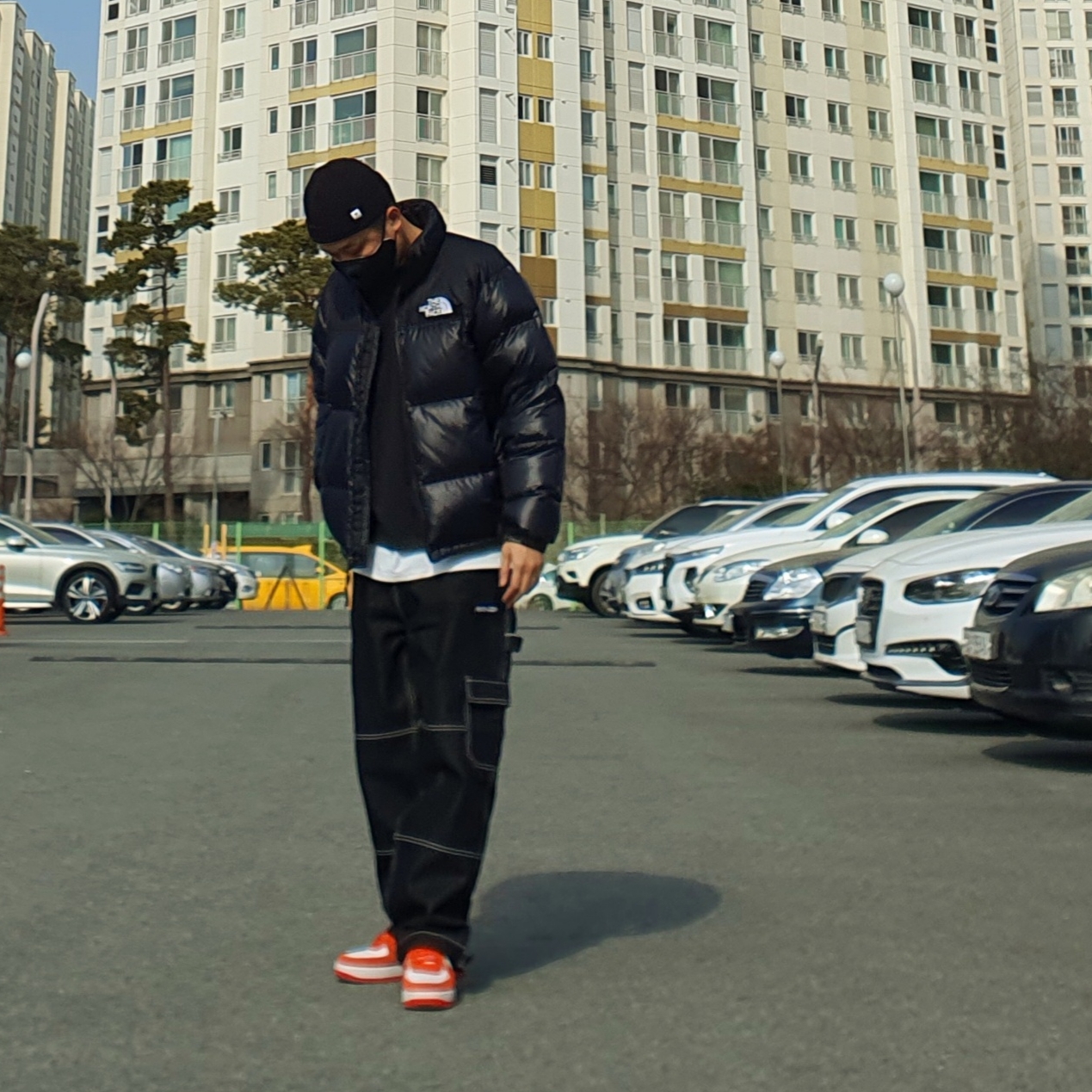 The North Face Nuptse Hybrid Down Ball Jacket Black, Nike Air Force 1 '07 LV8 Athletic Club Rush Orange Washed Teal 착용 스타일 - 2
