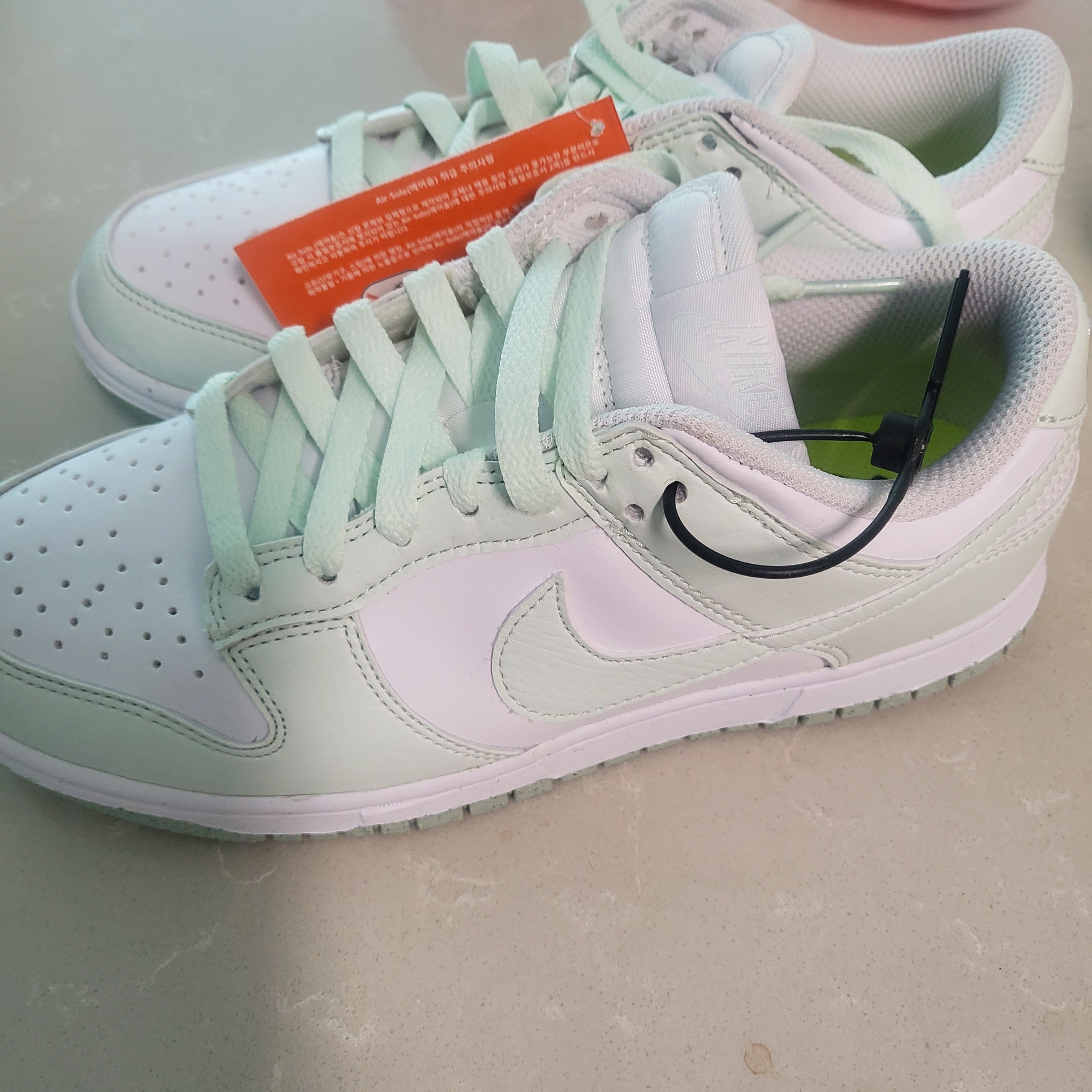 (W) Nike Dunk Low Next Nature Barely Green and White 착용 스타일