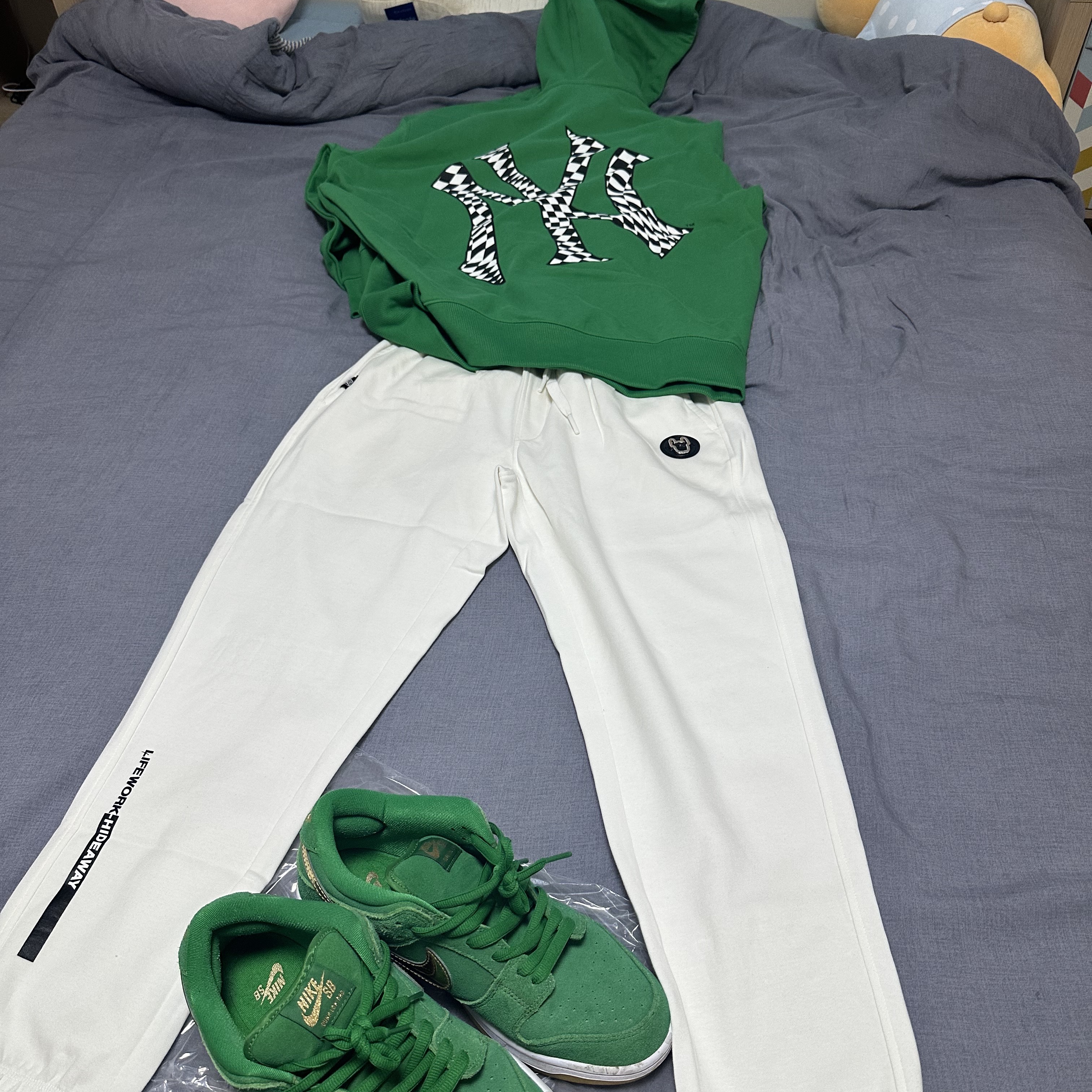 Nike SB Dunk Low Pro Shamrock 착용 스타일 - 2