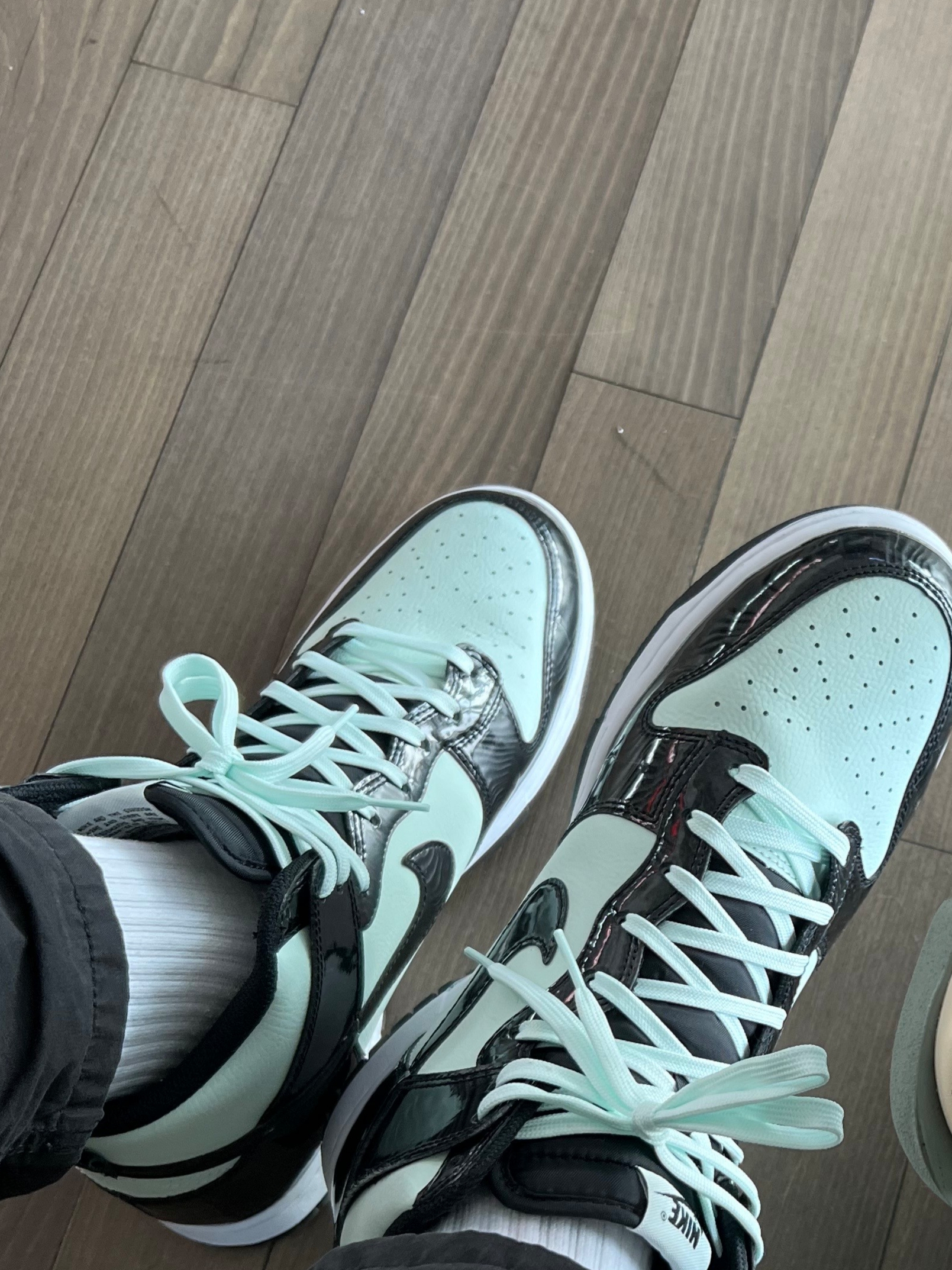 Nike Dunk High Barely Green 착용 스타일 - 2