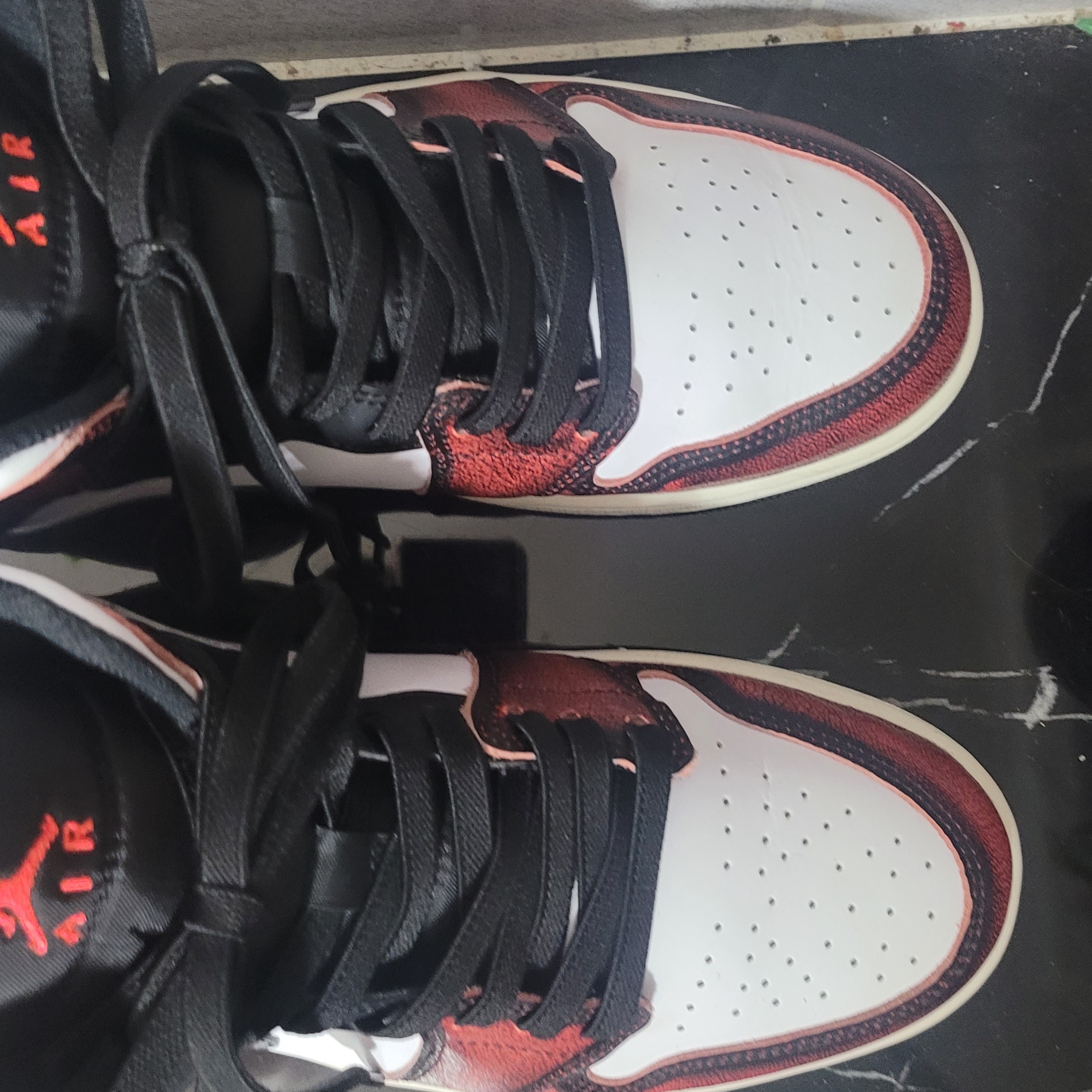 Jordan 1 Mid SE Infrared 23 착용 스타일