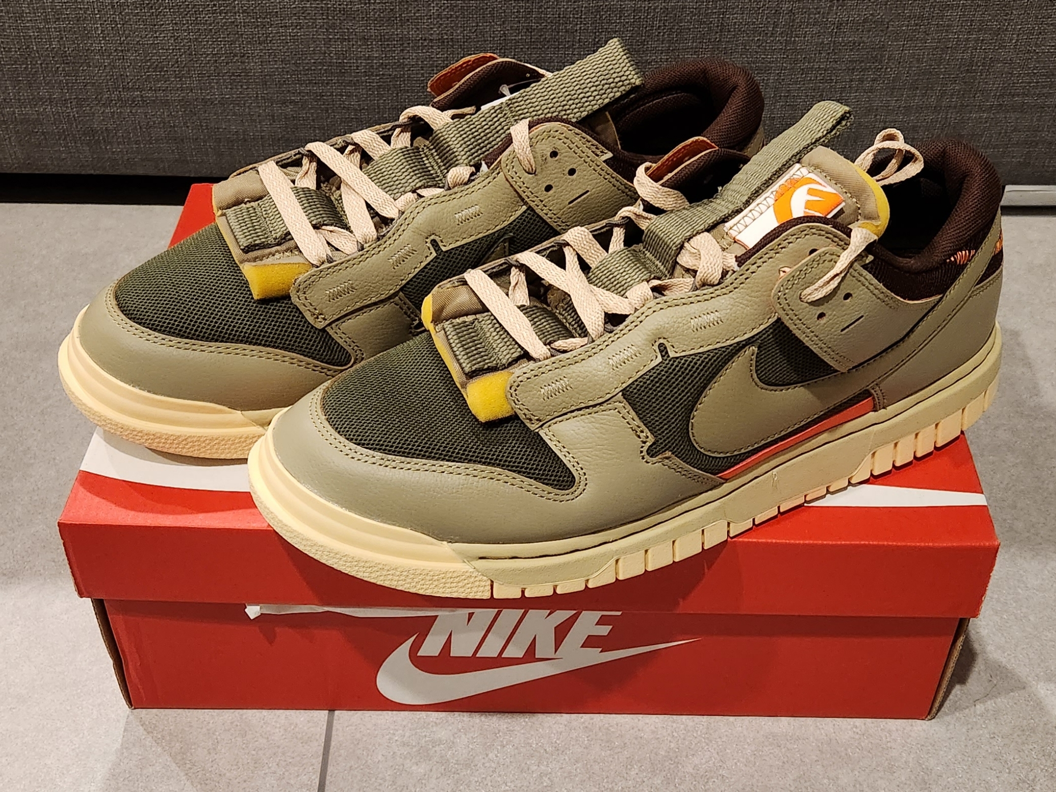 Nike Air Dunk Jumbo Medium Olive 착용 스타일