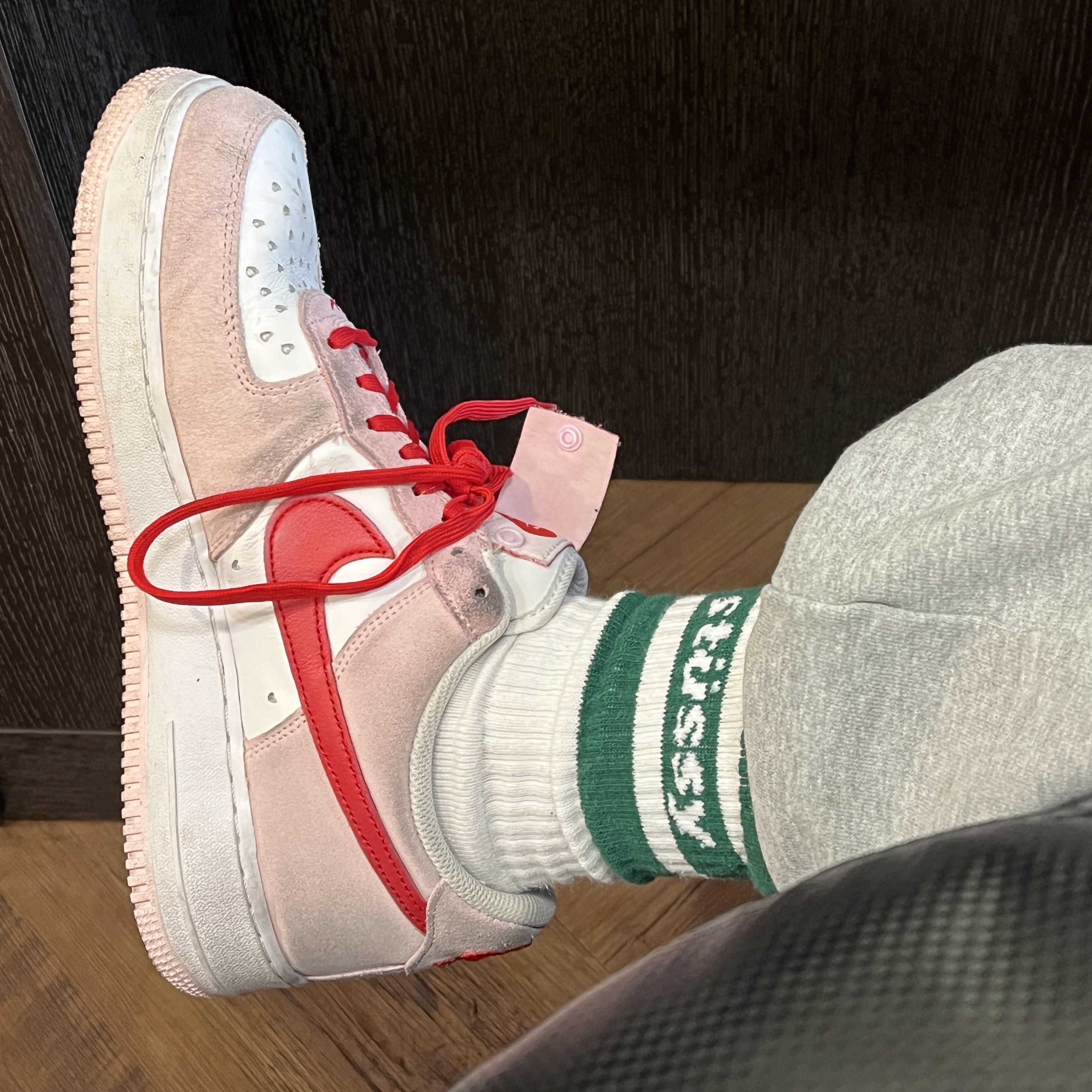 Nike Air Force 1 '07 QS Valentine's Day 착용 스타일