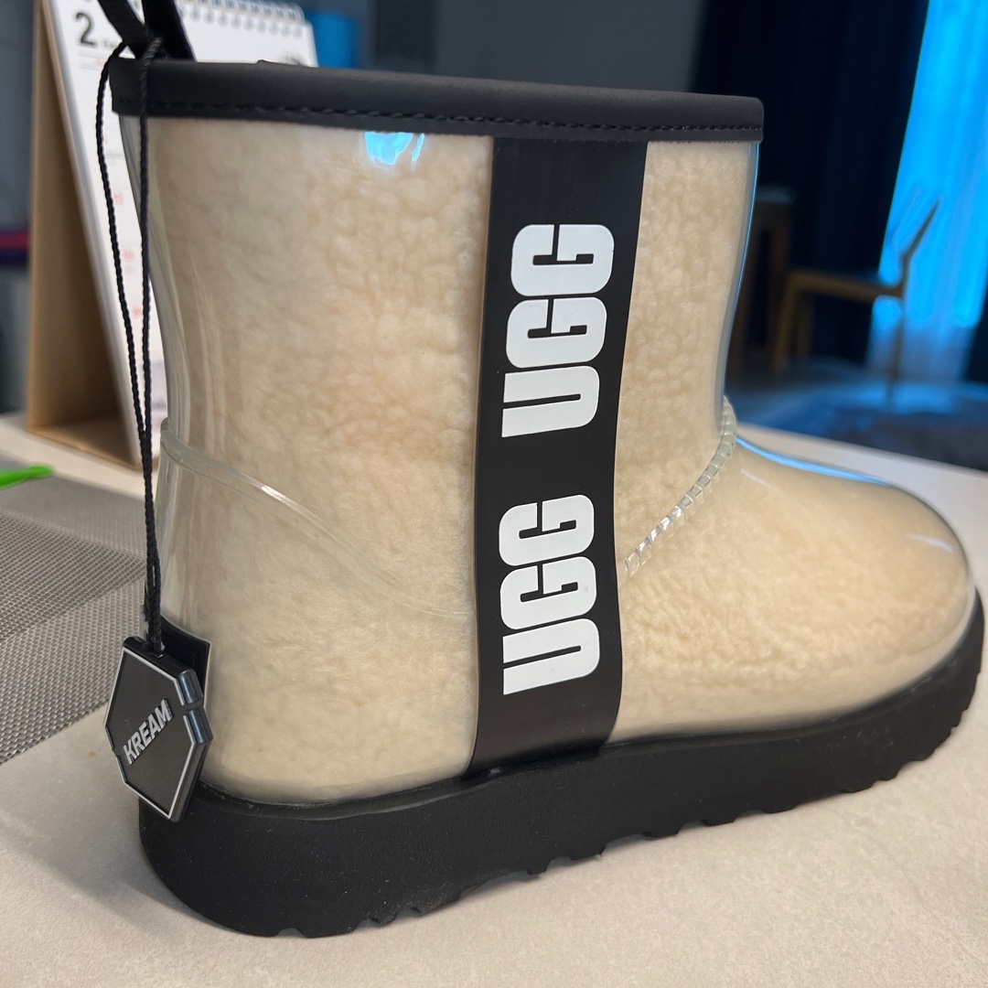 (W) UGG Classic Clear Mini Boots Natural Black 착용 스타일