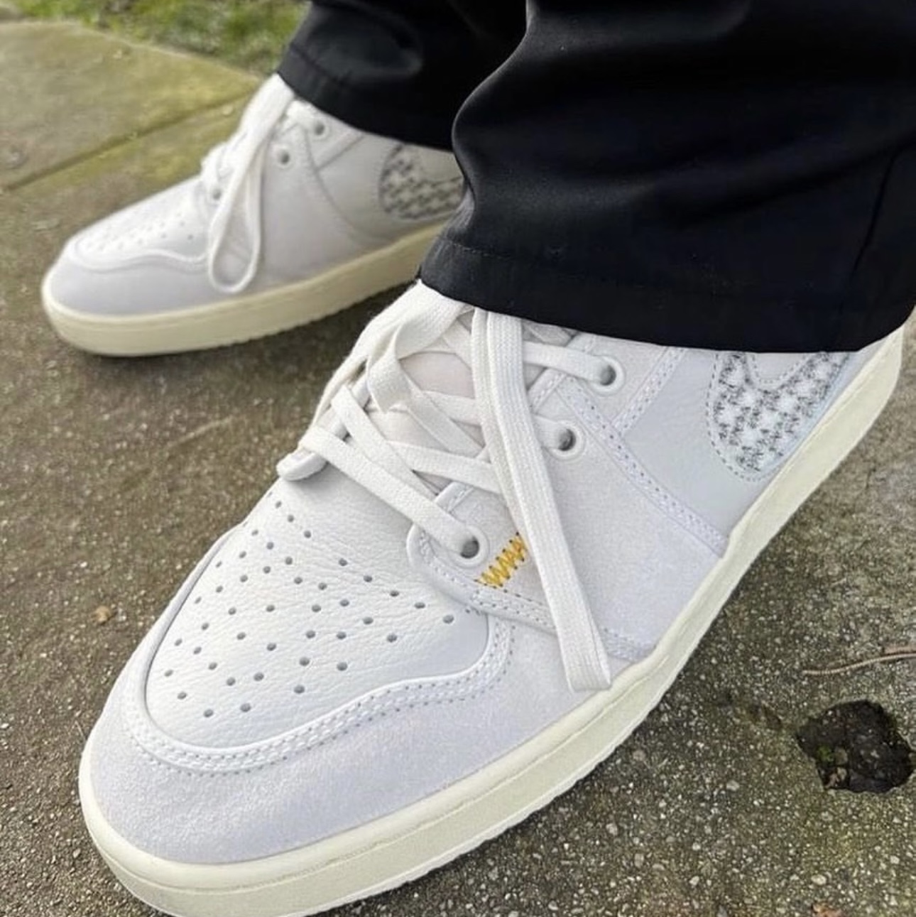 Jordan 1 x Union KO Low White, Jordan 1 x Union KO Low Sail Neutral Grey 착용 스타일 - 1