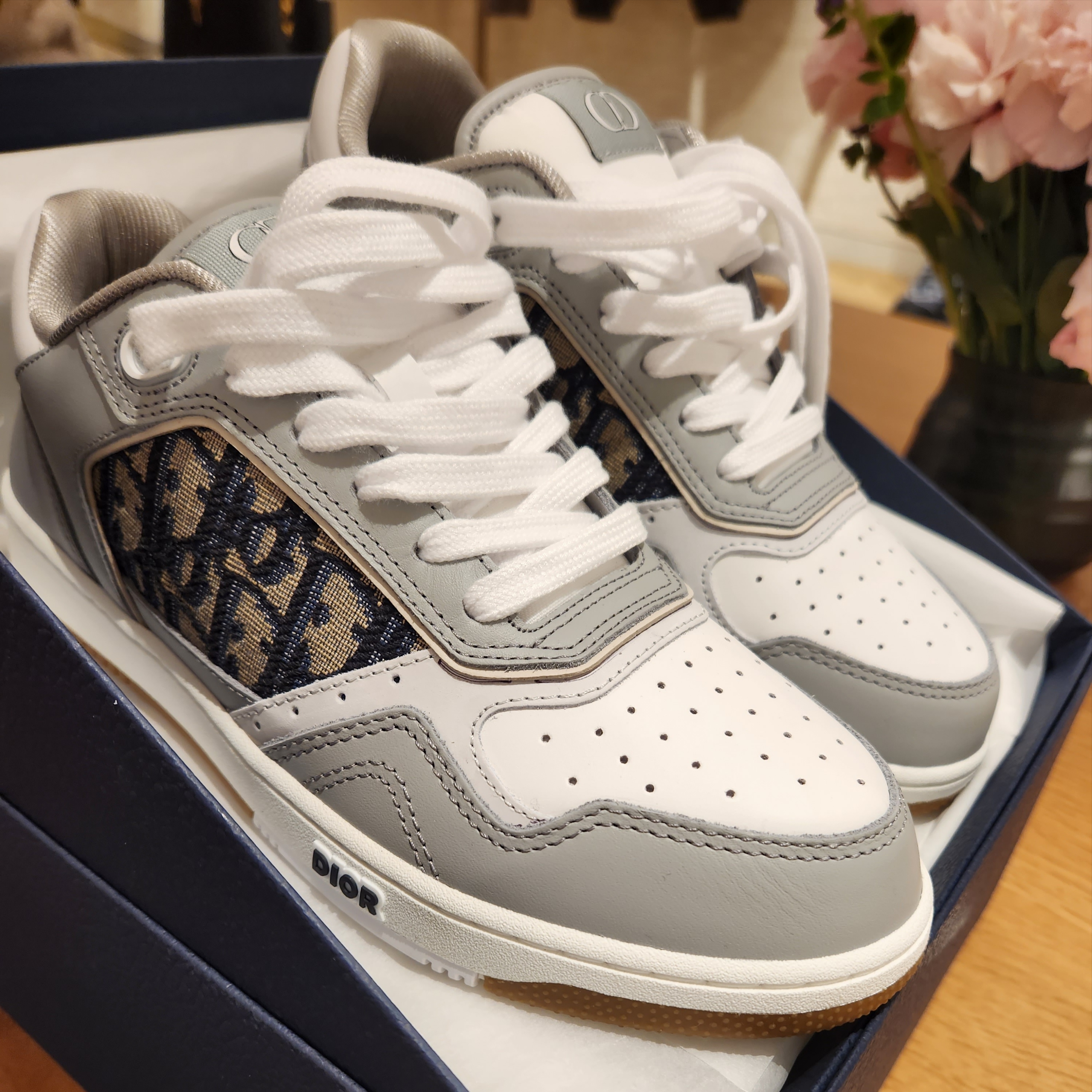 Dior B27 Low-Top Sneakers Gray 착용 스타일