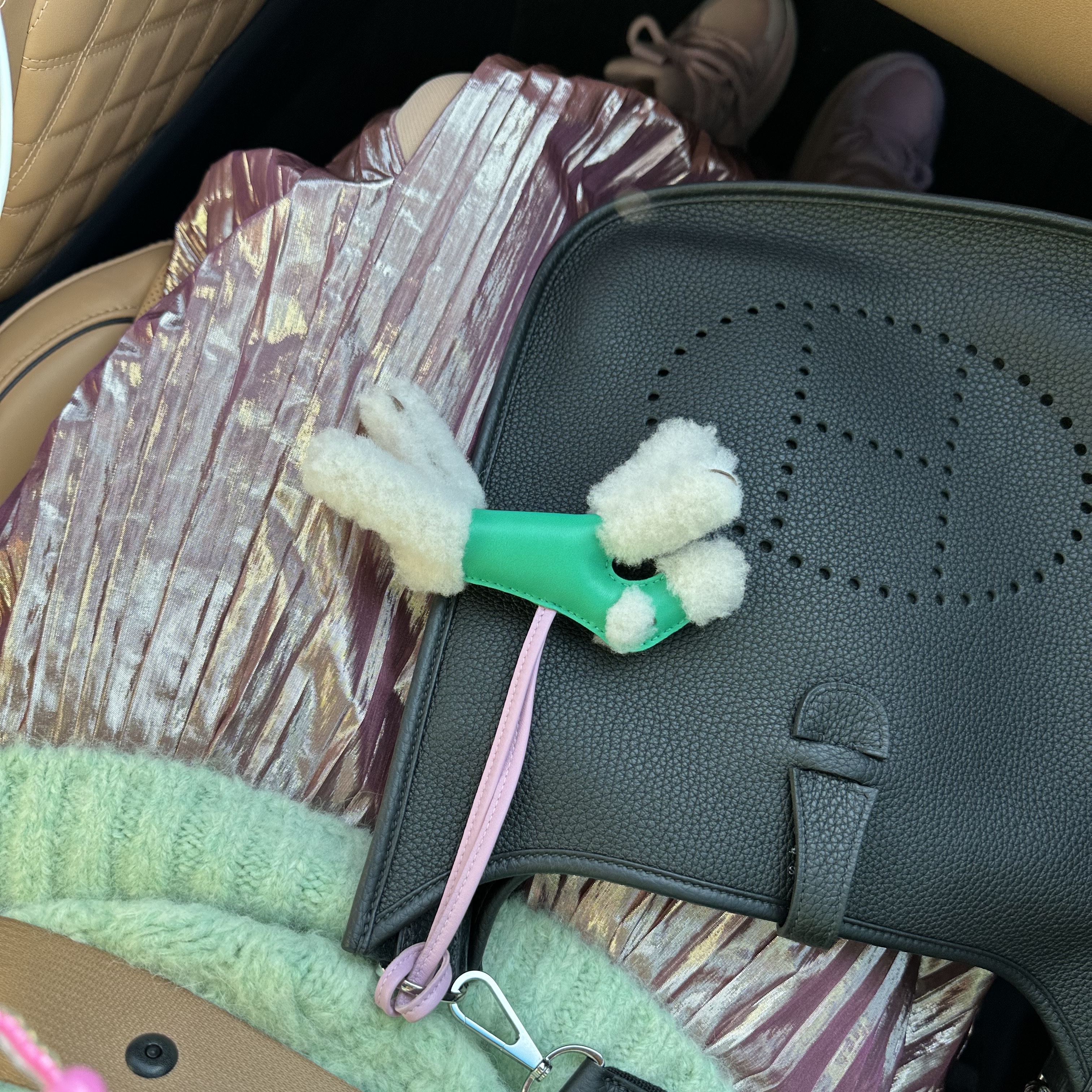 Hermes Budy Charm Merino Wool Milo & Ecru Menthe Mauve Sylvestre 착용 스타일