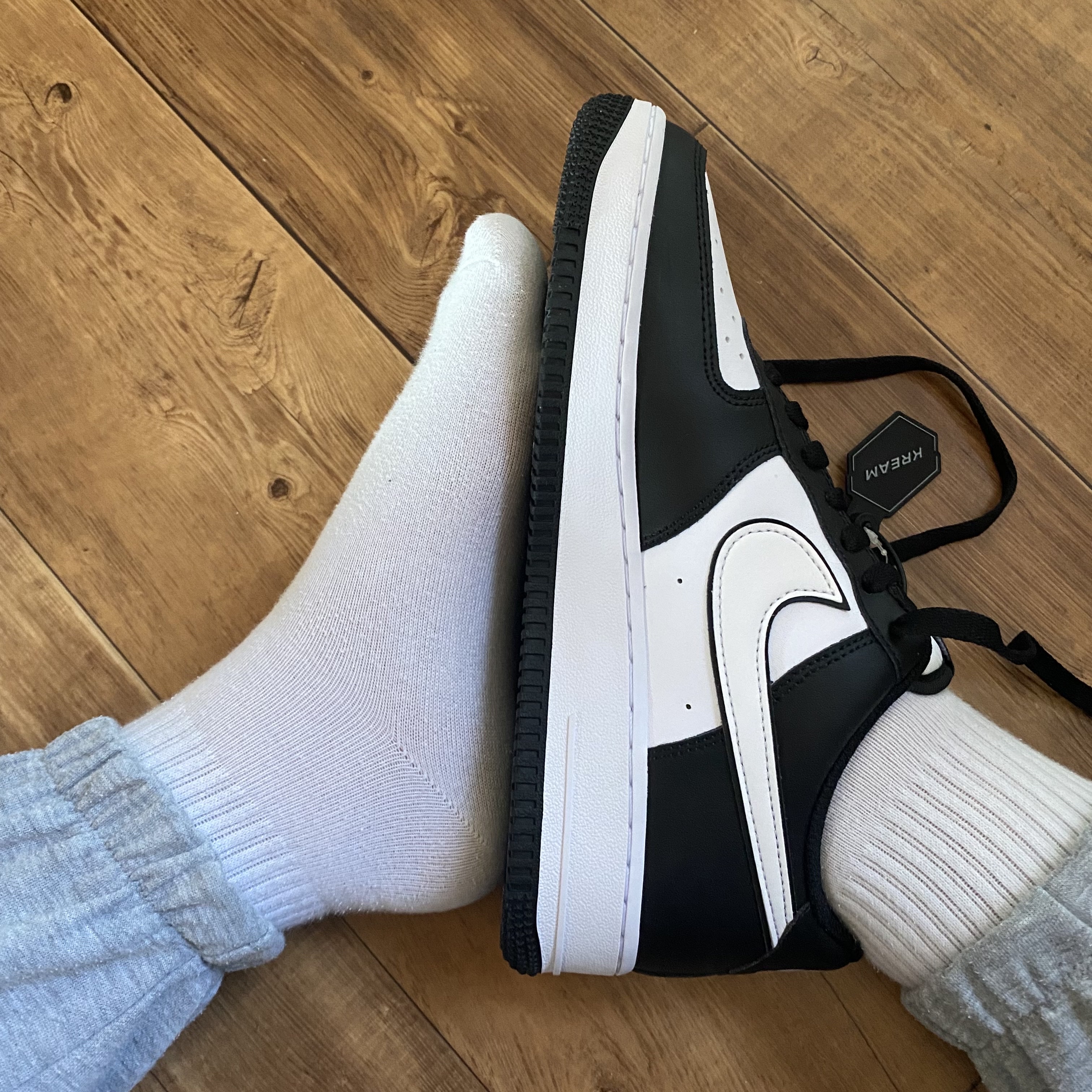 Nike Air Force 1 '07 Black White 착용 스타일