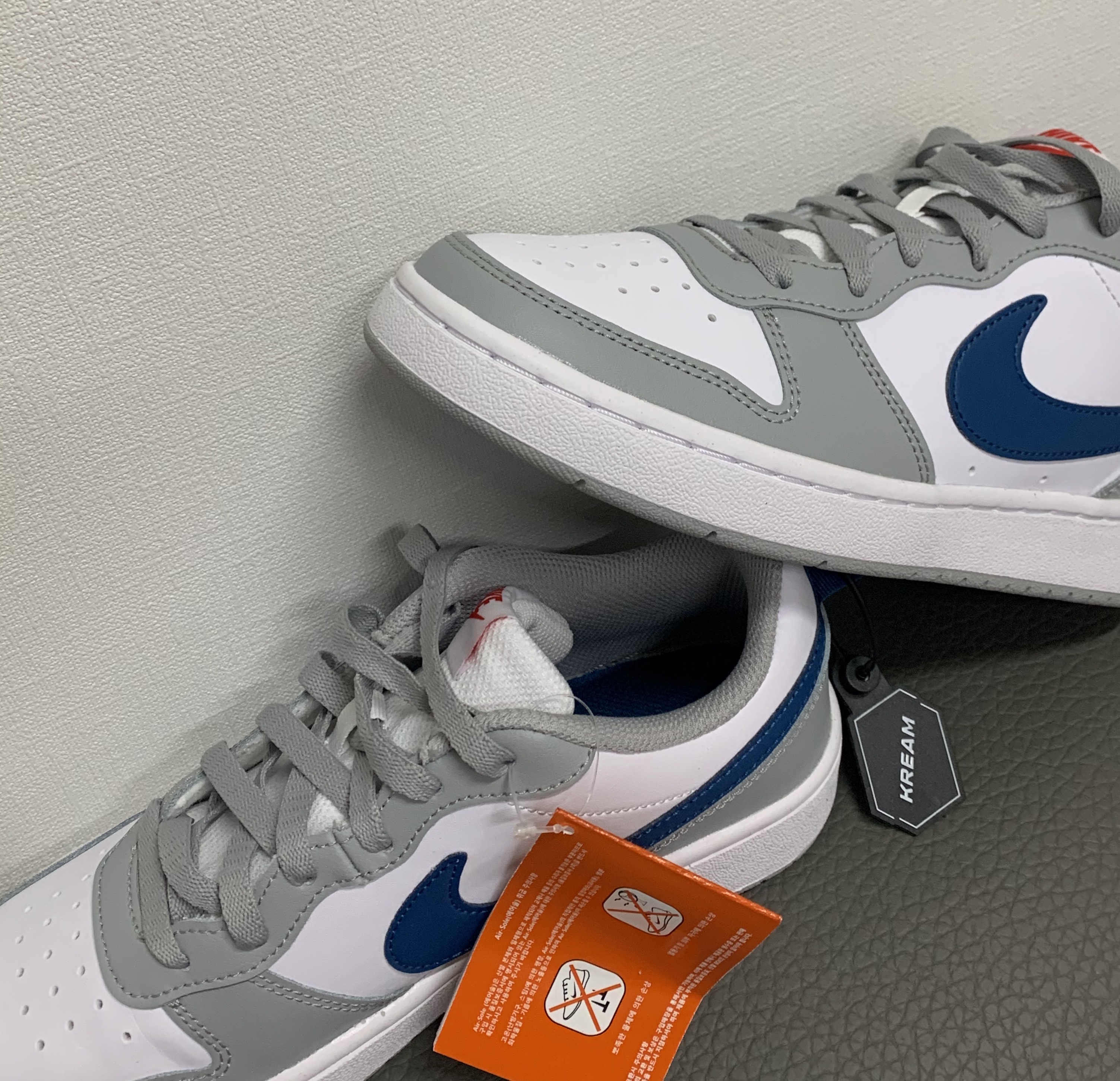 (GS) Nike Court Borough Low 2 Light Smoke Grey 착용 스타일 - 2