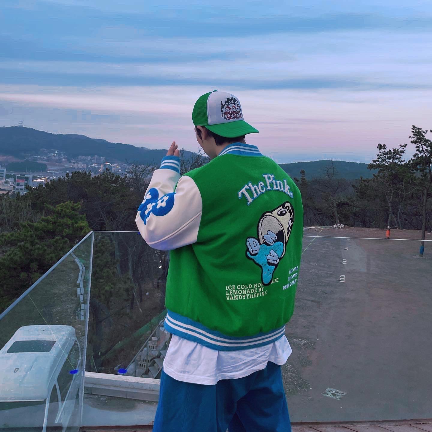 Vandy The Pink Lemonade Varsity Jacket, Nike x Off-White Air Force 1 Mid SP White 착용 스타일 - 4