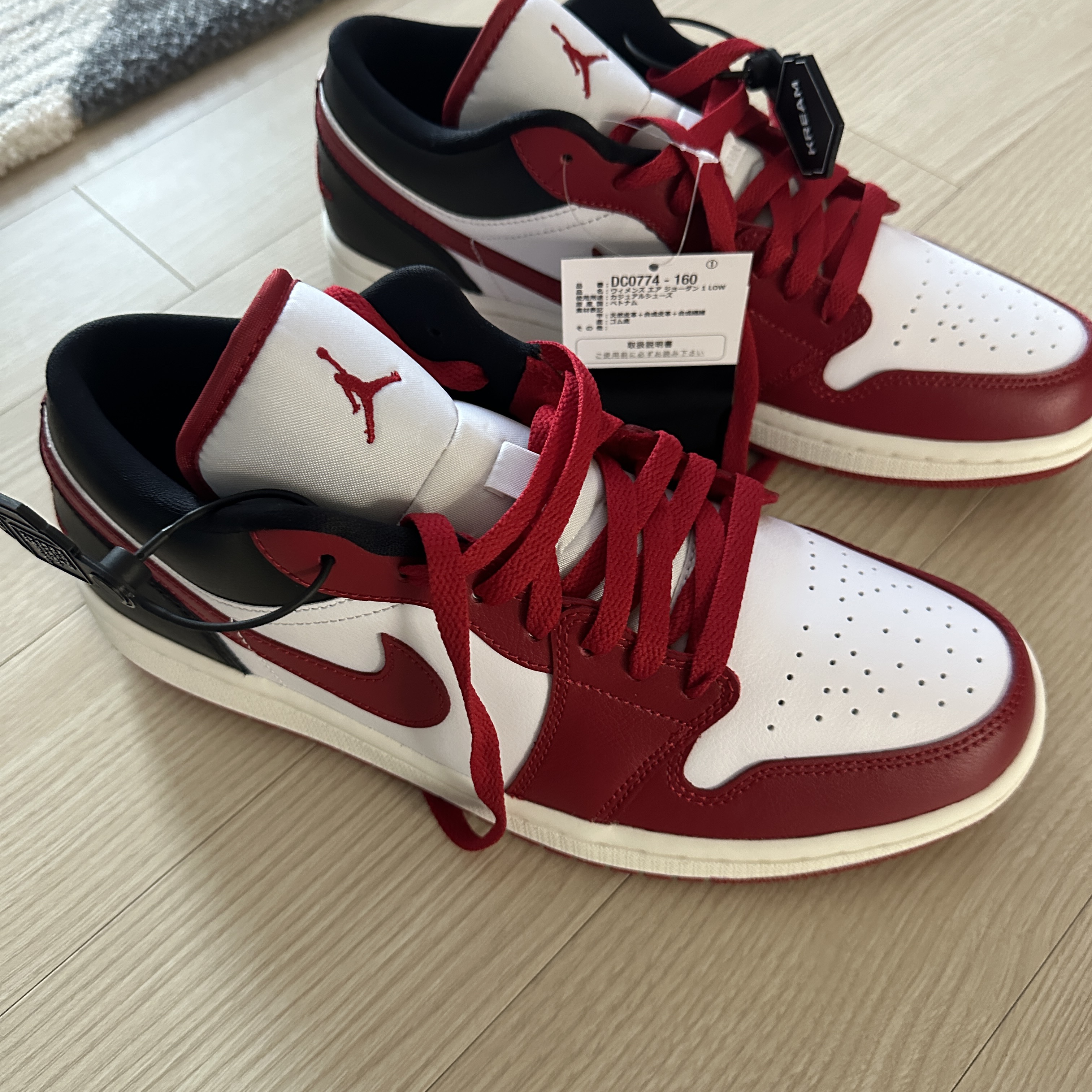 (W) Jordan 1 Low White Gym Red 착용 스타일