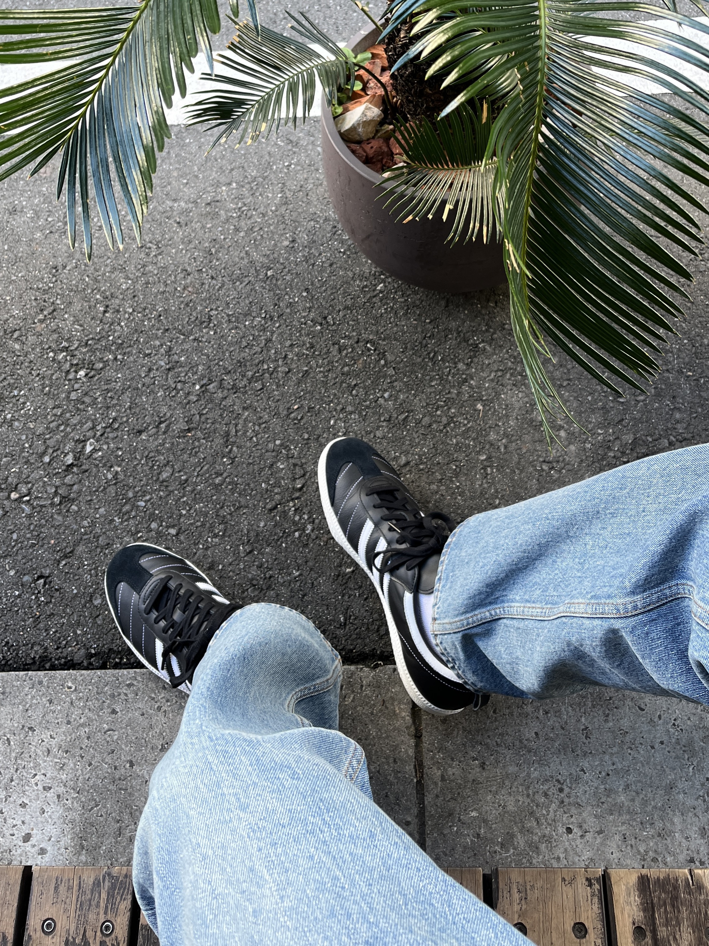 Adidas Samba Core Black Core White 착용 스타일 - 1