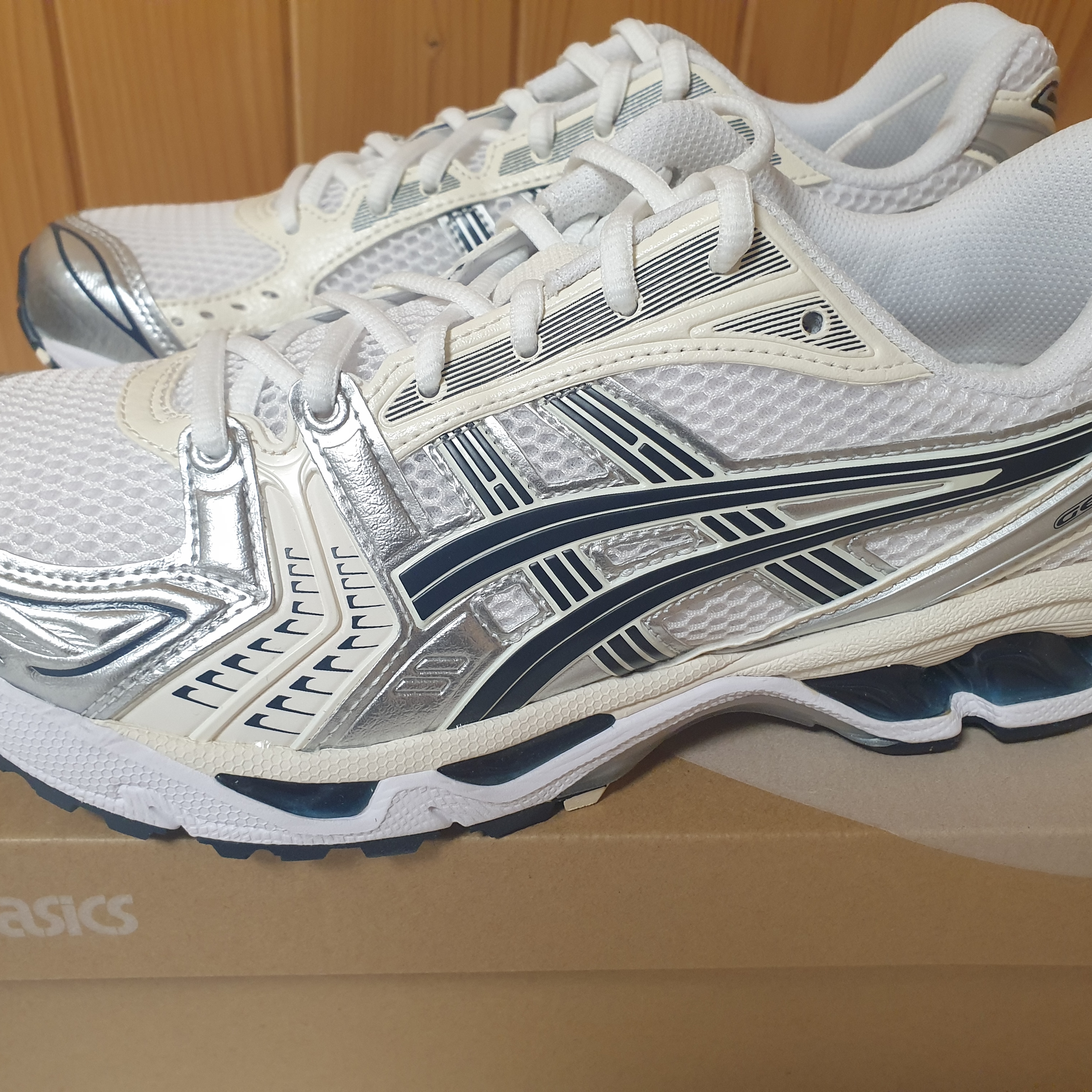 (W) Asics Gel-Kayano 14 White Midnight 착용 스타일