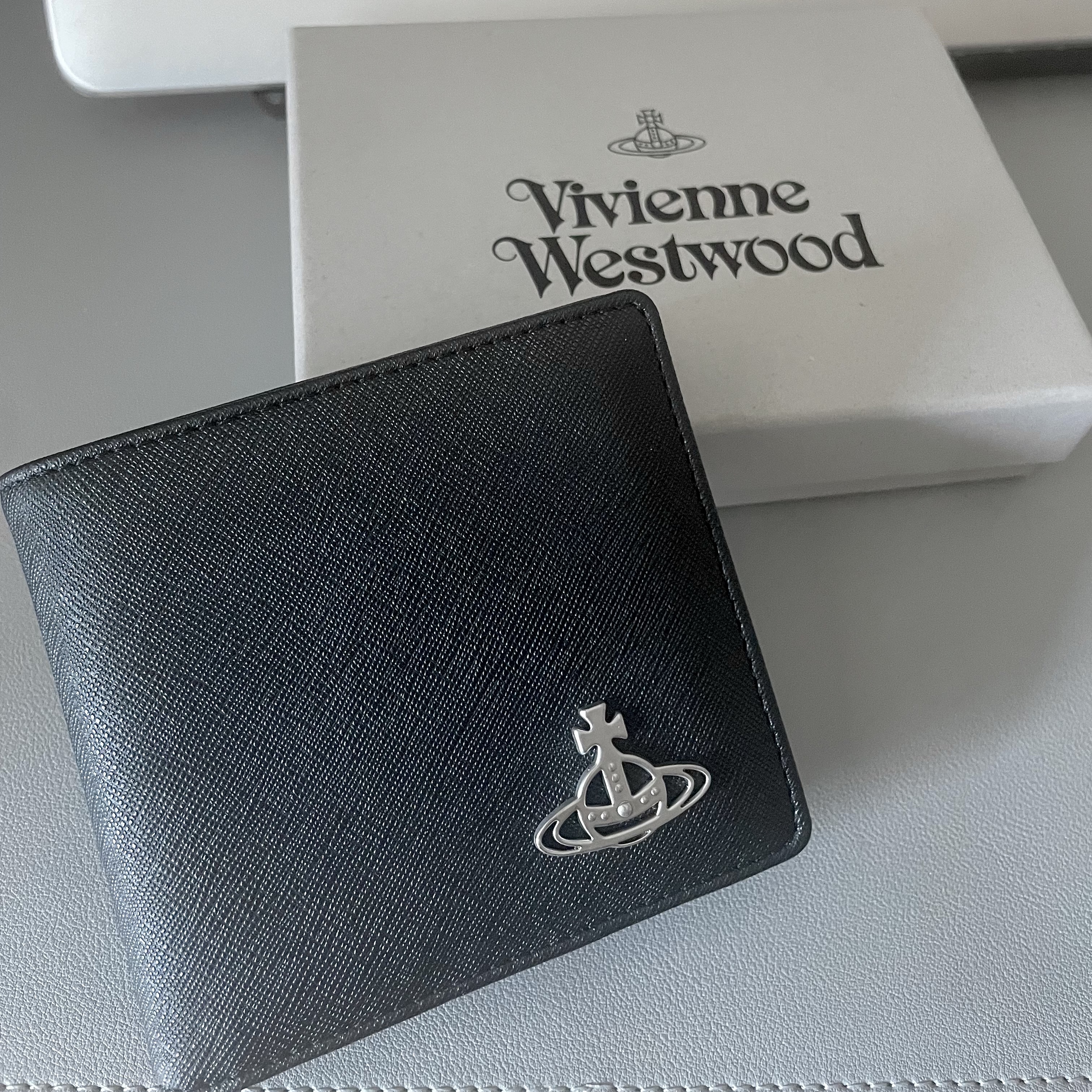 Vivienne Westwood Derby Bill Fold Wallet with Coin Pocket Black 착용 스타일