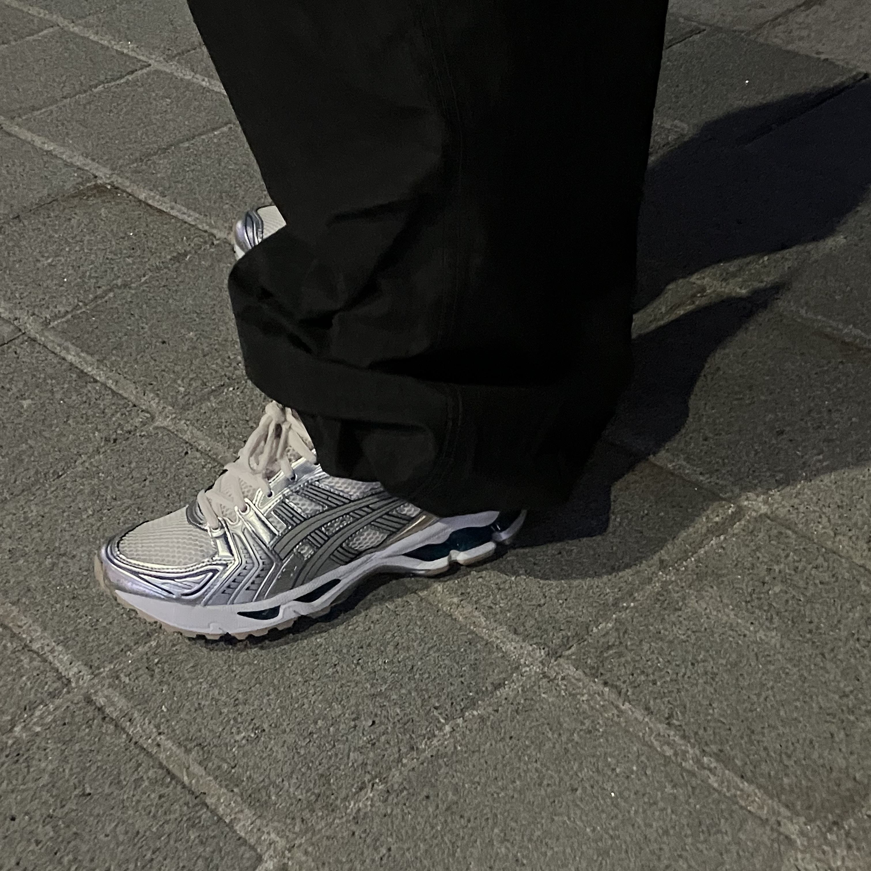 Asics Gel-Kayano 14 Cream Pure Silver 착용 스타일 - 1