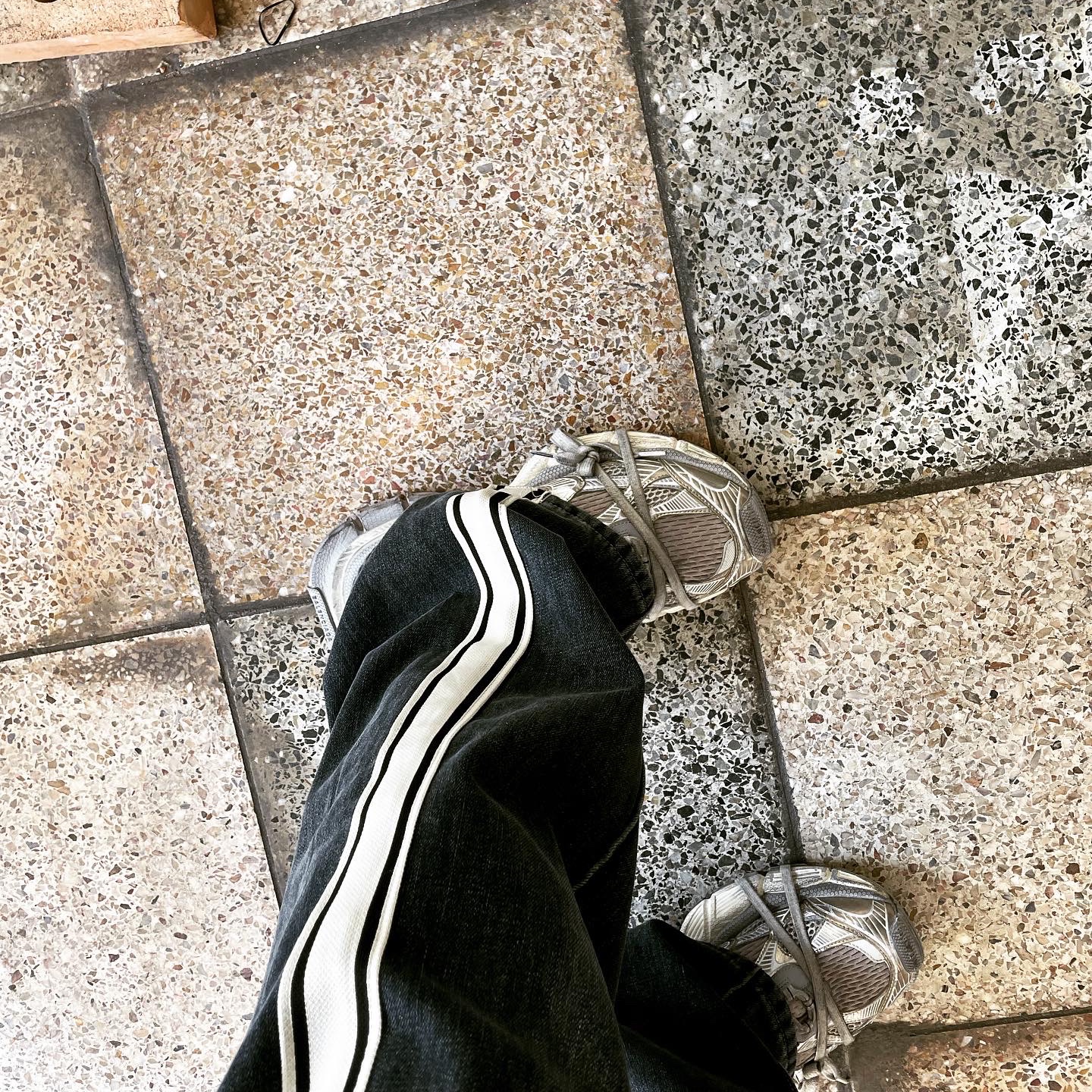Balenciaga 3XL Sneakers Light Beige 착용 스타일