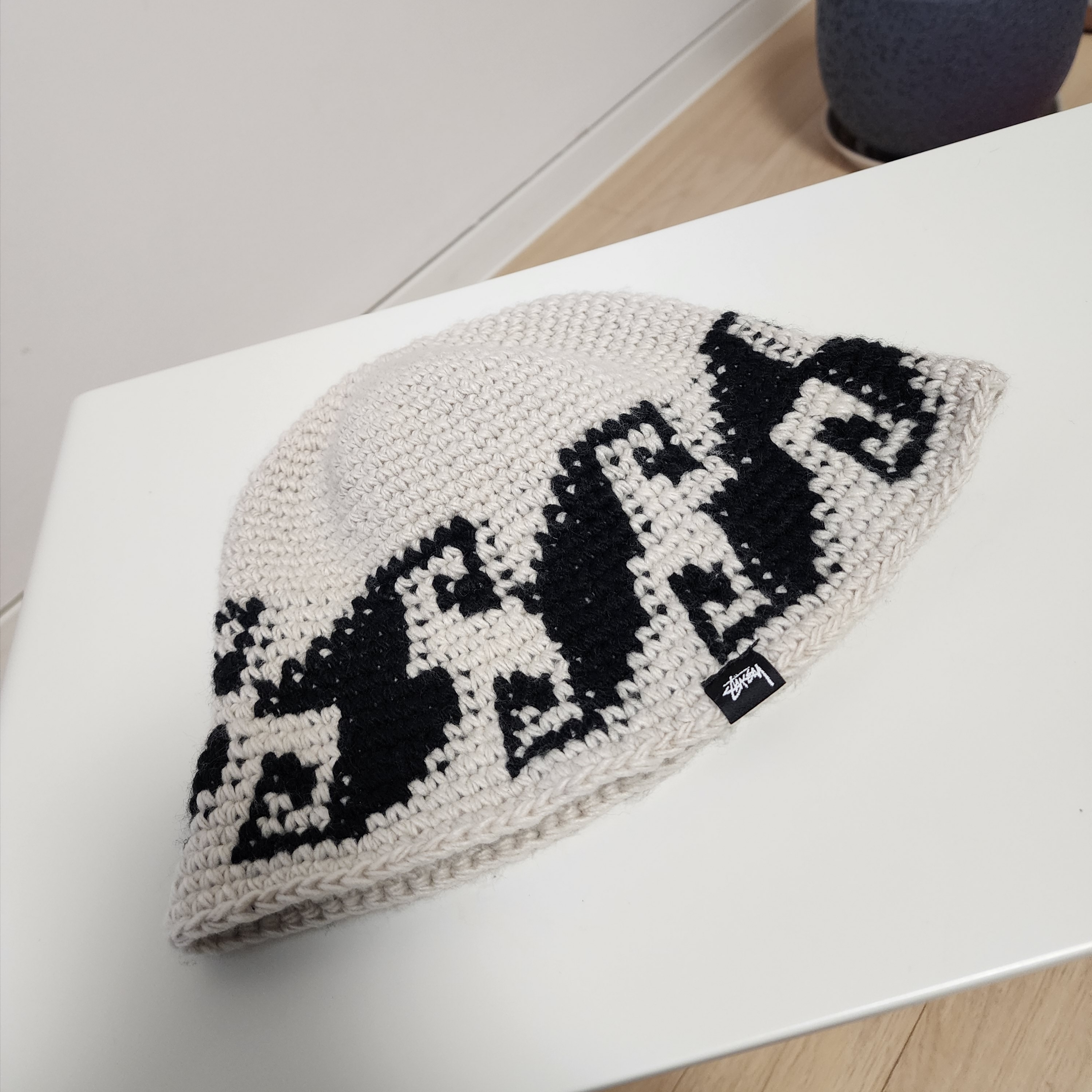 Stussy Waves Knit Bucket Hat Bone 착용 스타일