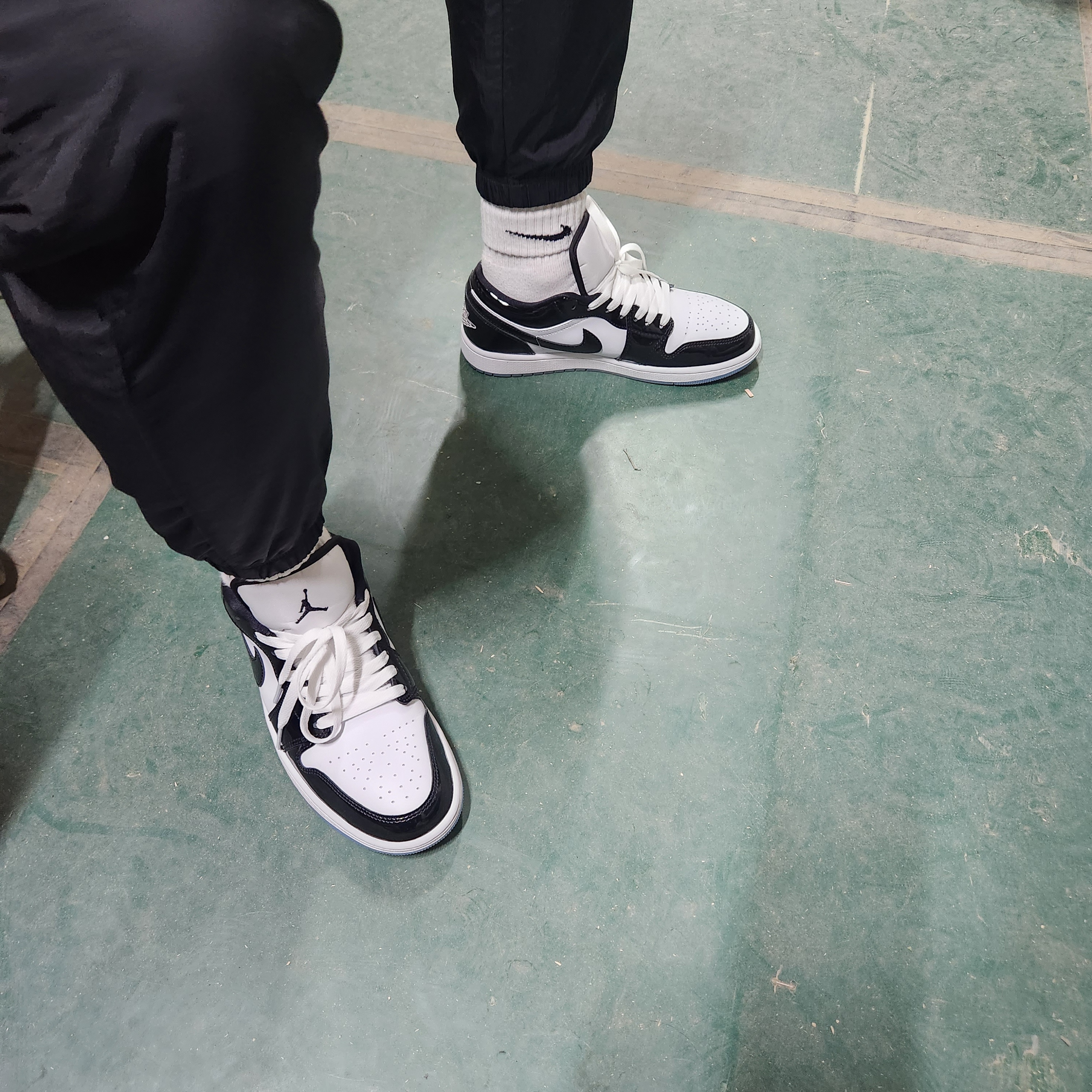 Jordan 1 Low SE Concord 착용 스타일 - 1