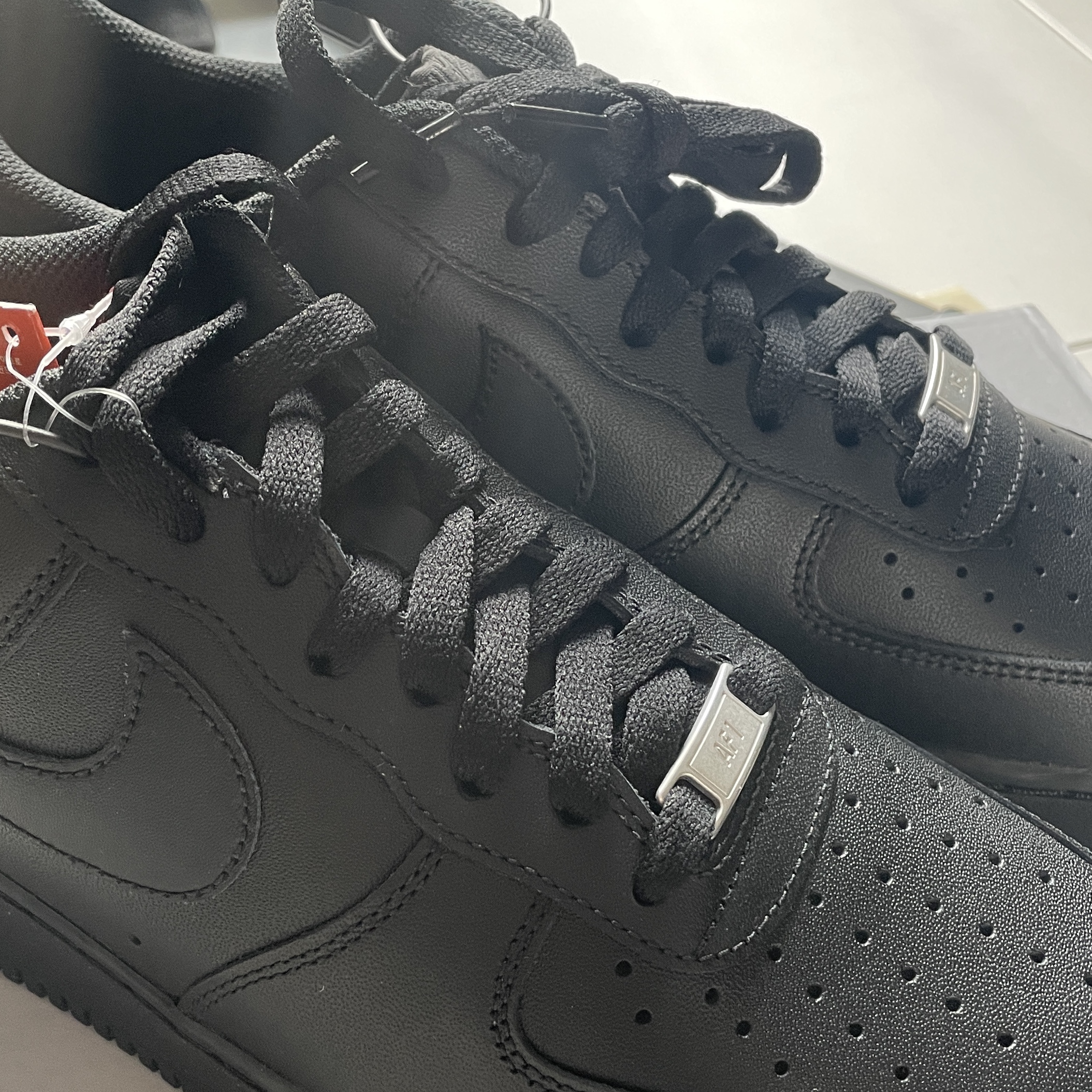 Nike Air Force 1 '07 Low Triple Black 착용 스타일 - 1