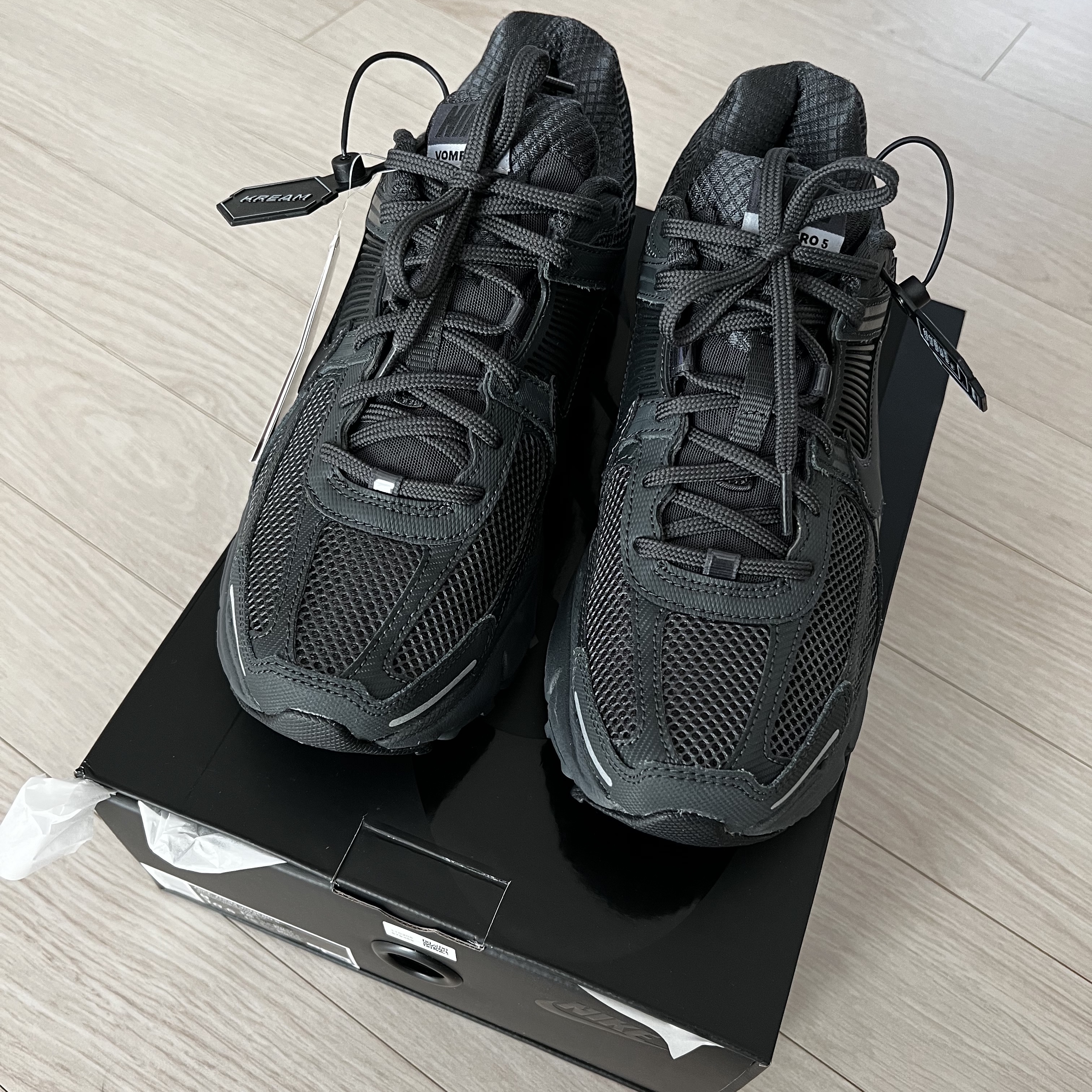 Nike Zoom Vomero 5 SP Anthracite 2023 착용 스타일 - 3