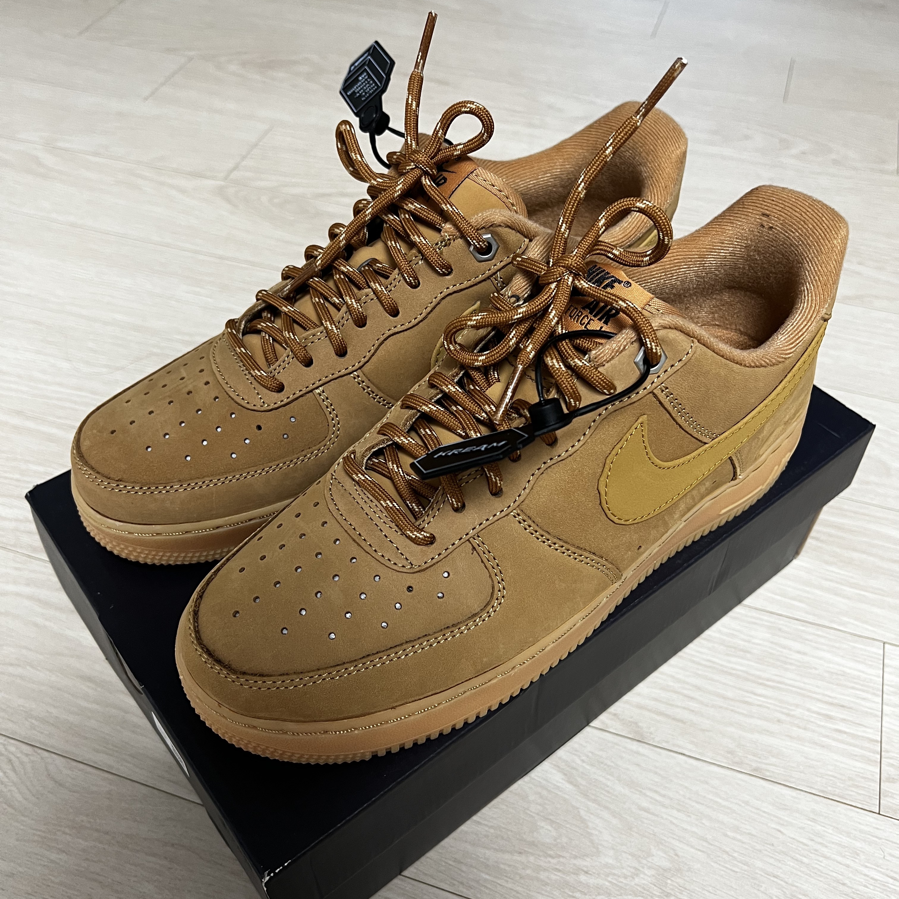 Nike Air Force 1 '07 WB Flax 착용 스타일