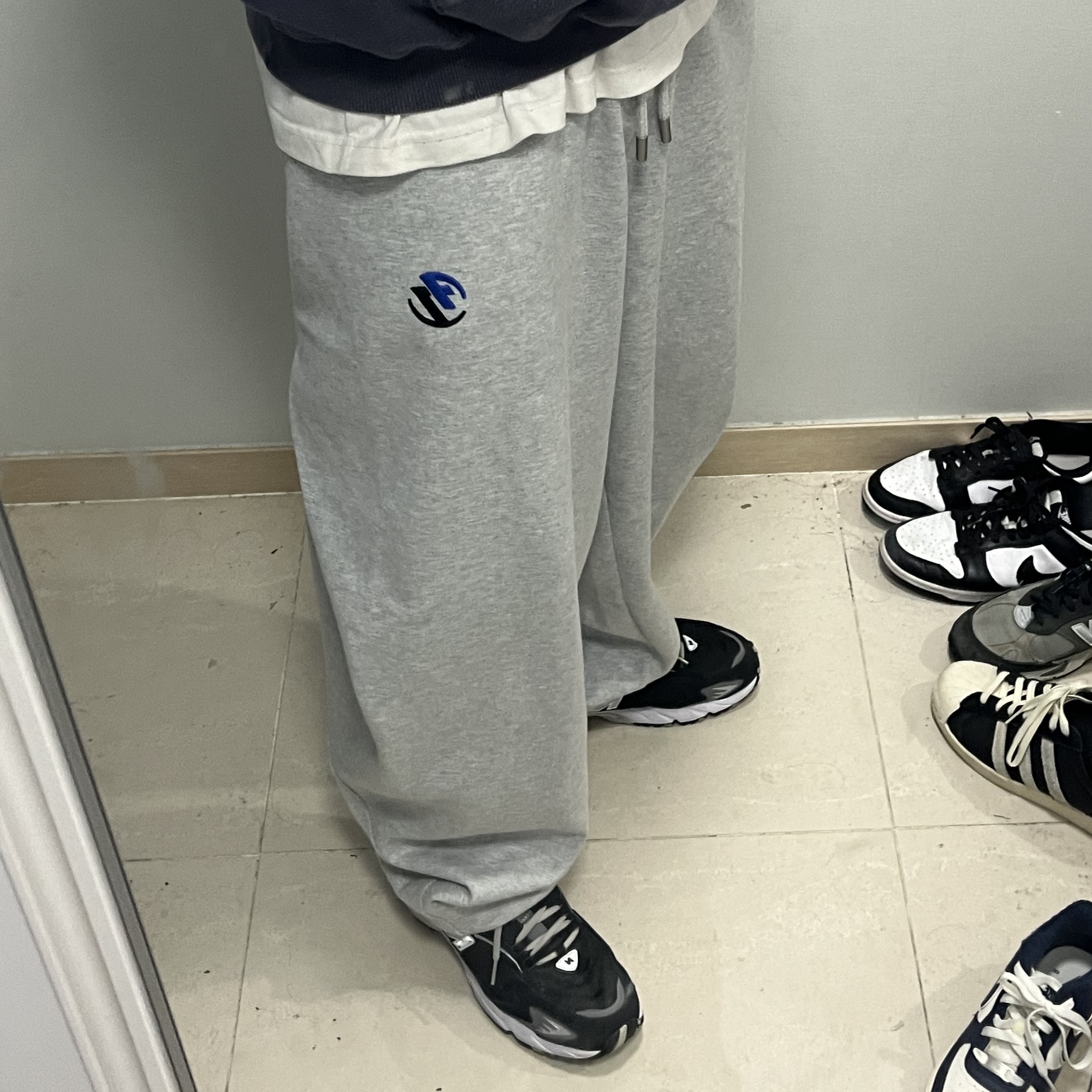 Zara x Ader Error Jogger Pants Grey 착용 스타일