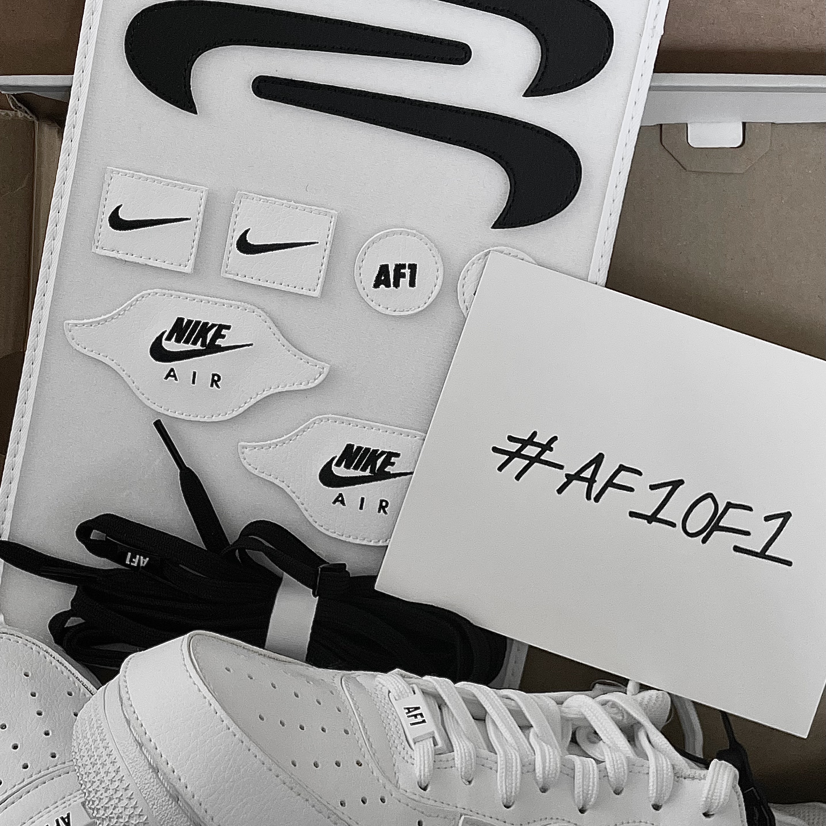 Nike Air Force 1/1 Triple White 착용 스타일 - 1