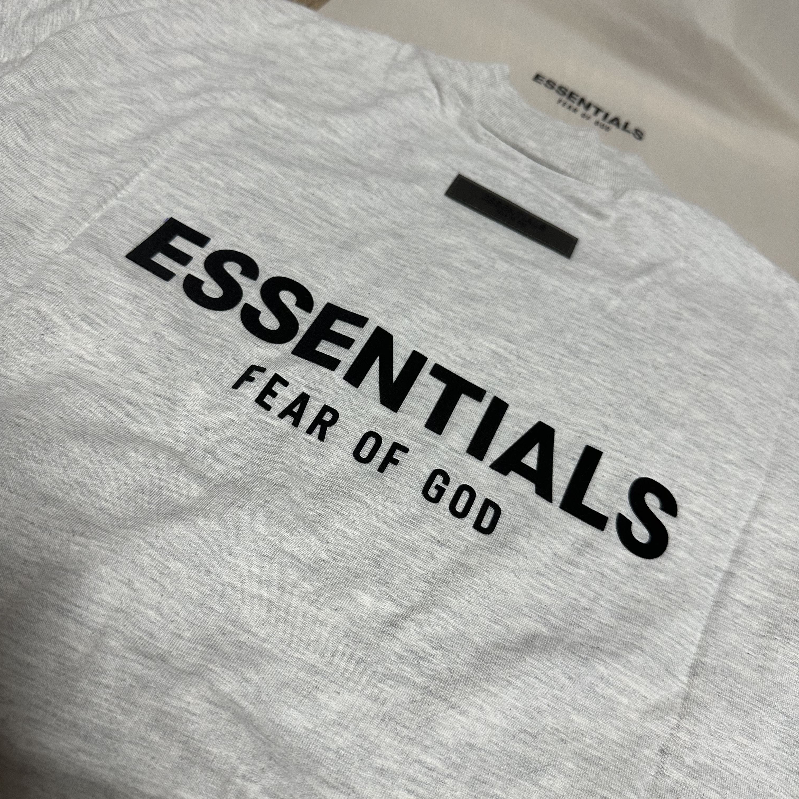 (Kids) Essentials The Core Collection T-Shirt Light Oatmeal 착용 스타일 - 2