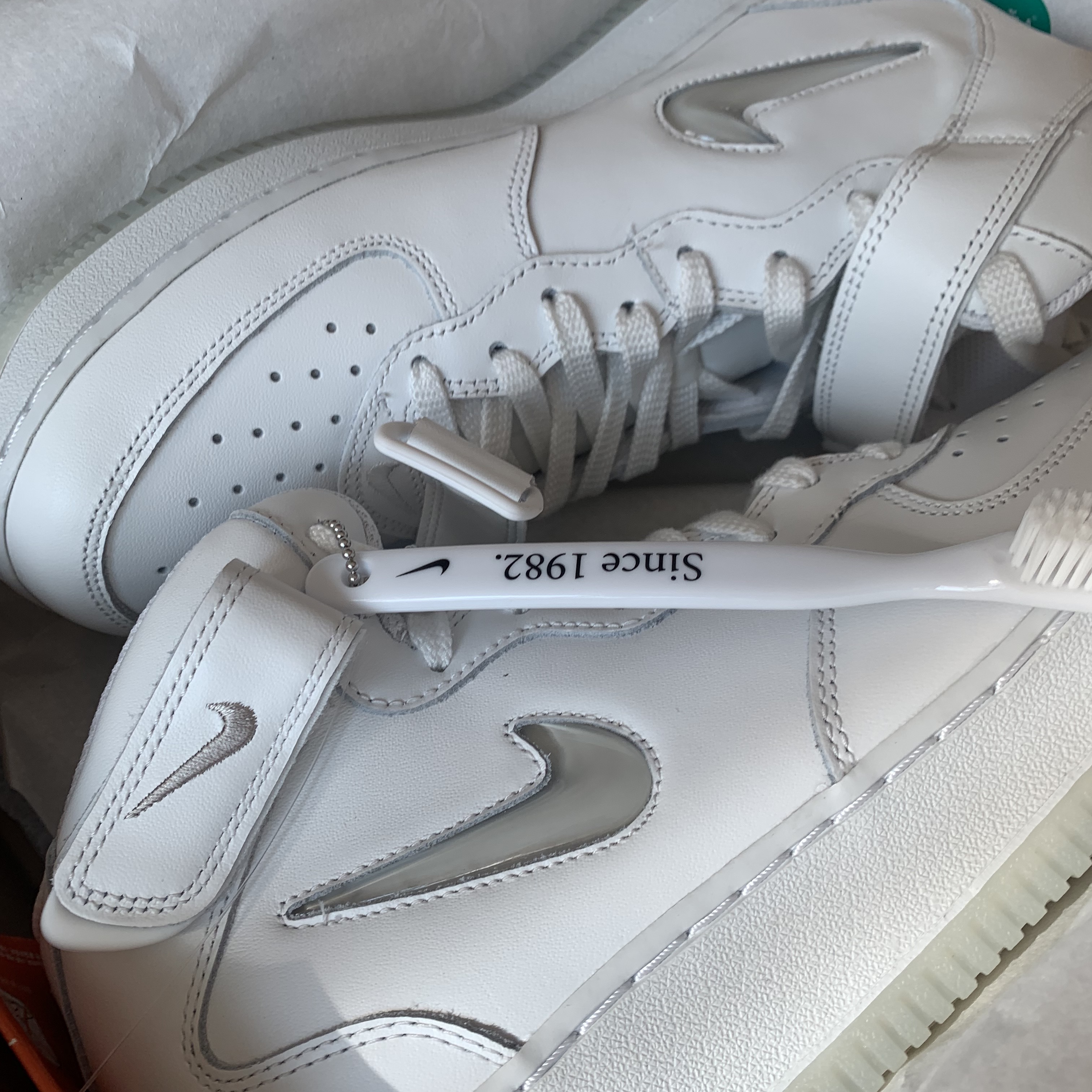 Nike Air Force 1 Mid '07 Color of the Month Summit White 착용 스타일 - 4
