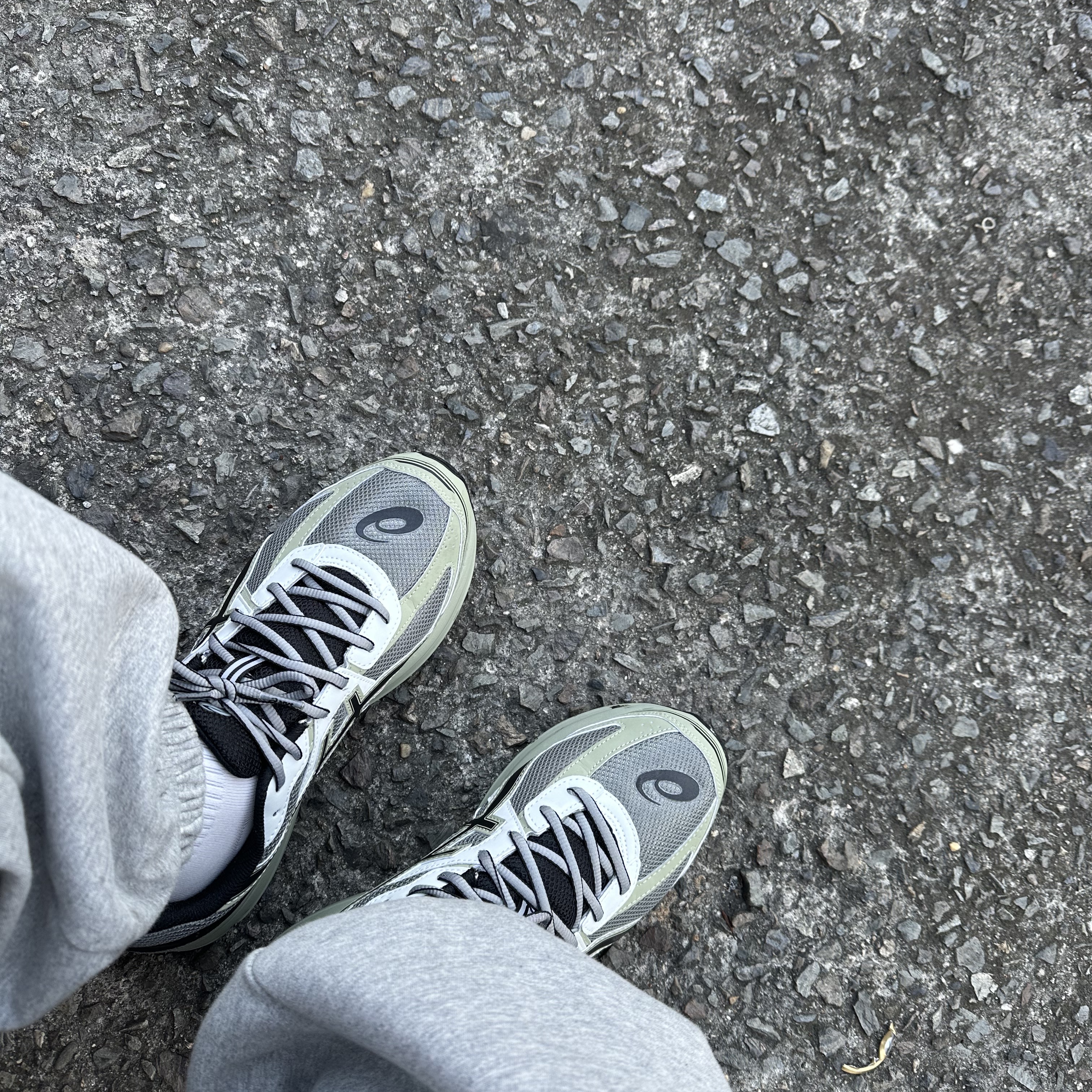Asics Jog 100 S Sheet Rock - 2E Wide 착용 스타일