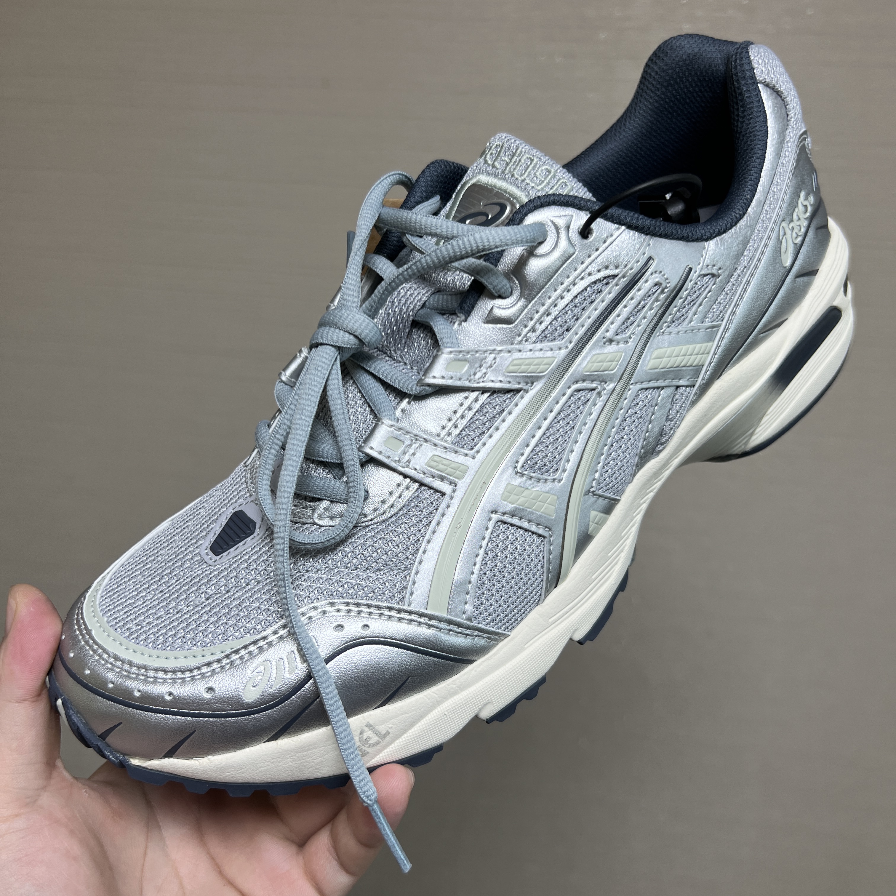 Asics Gel-1090 Piedmont Grey 착용 스타일