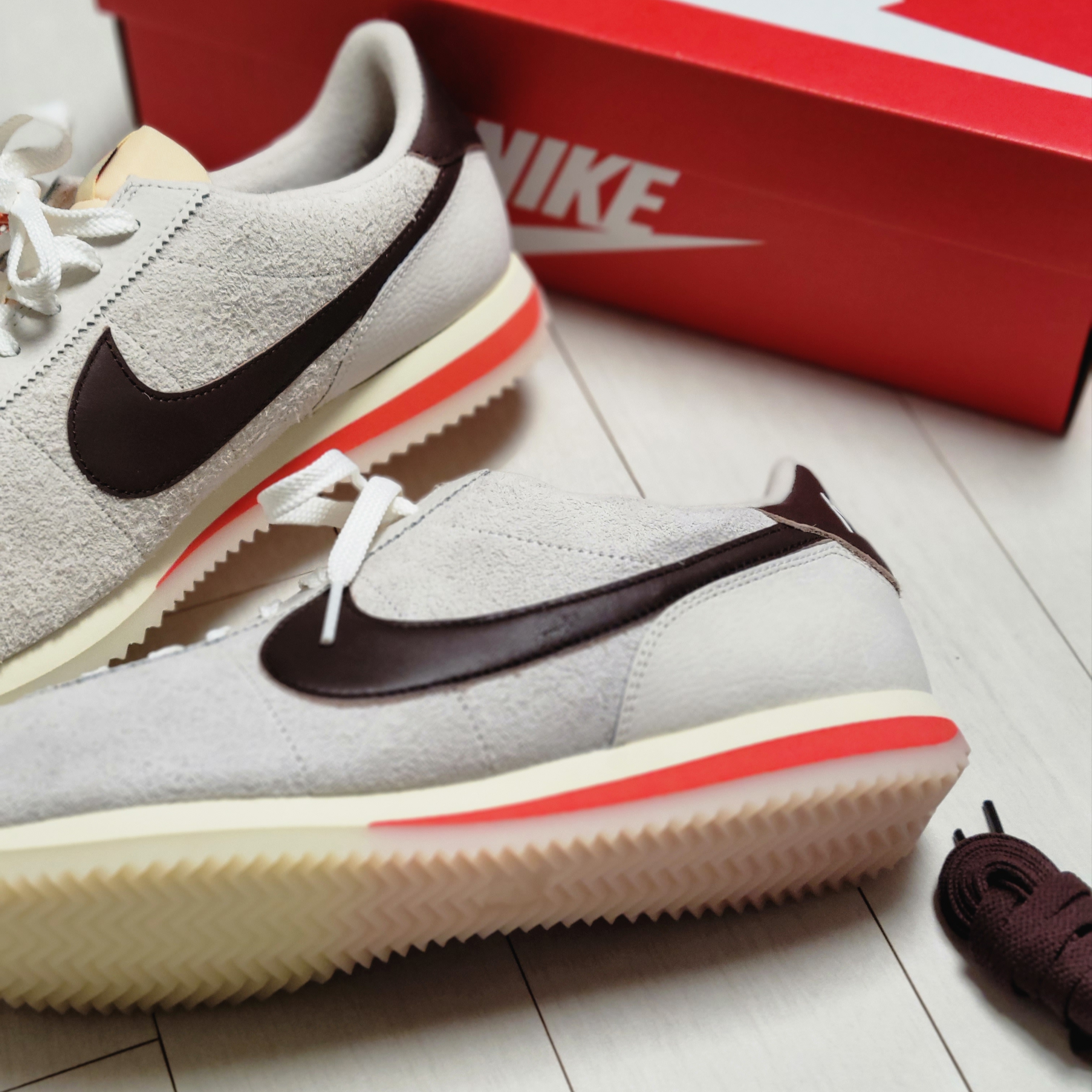 (W) Nike Cortez 23 Orewood Brown and Earth 착용 스타일 - 3