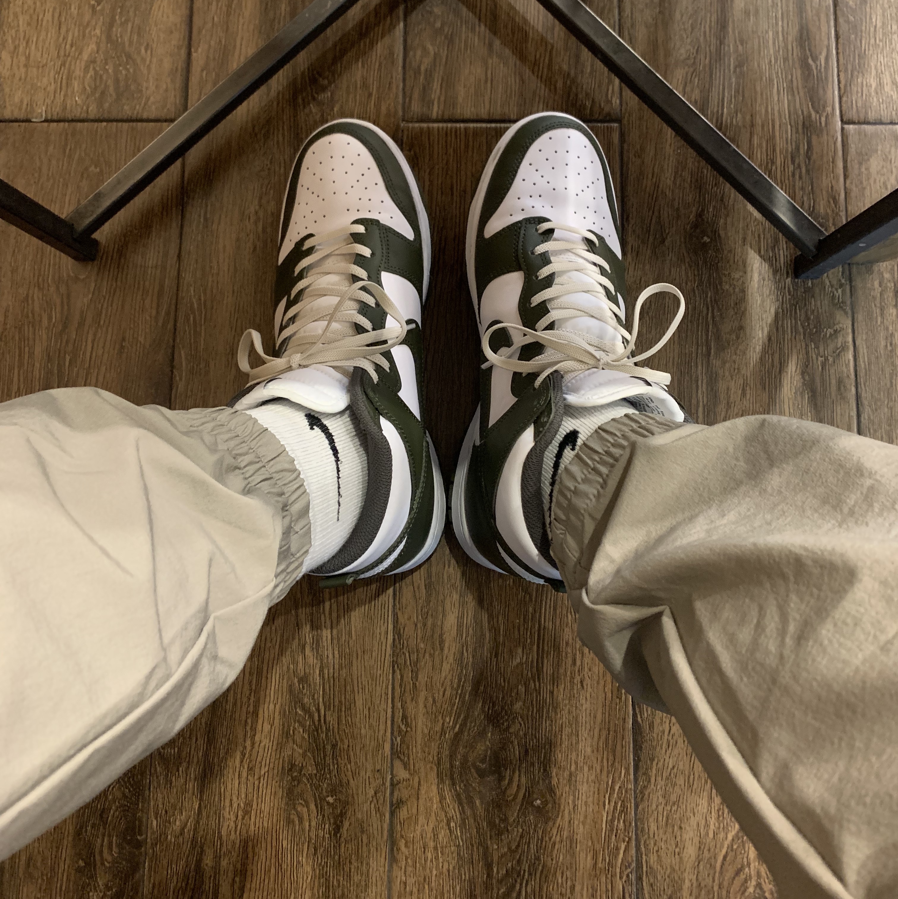 Nike Dunk High Retro Championship Khaki 착용 스타일