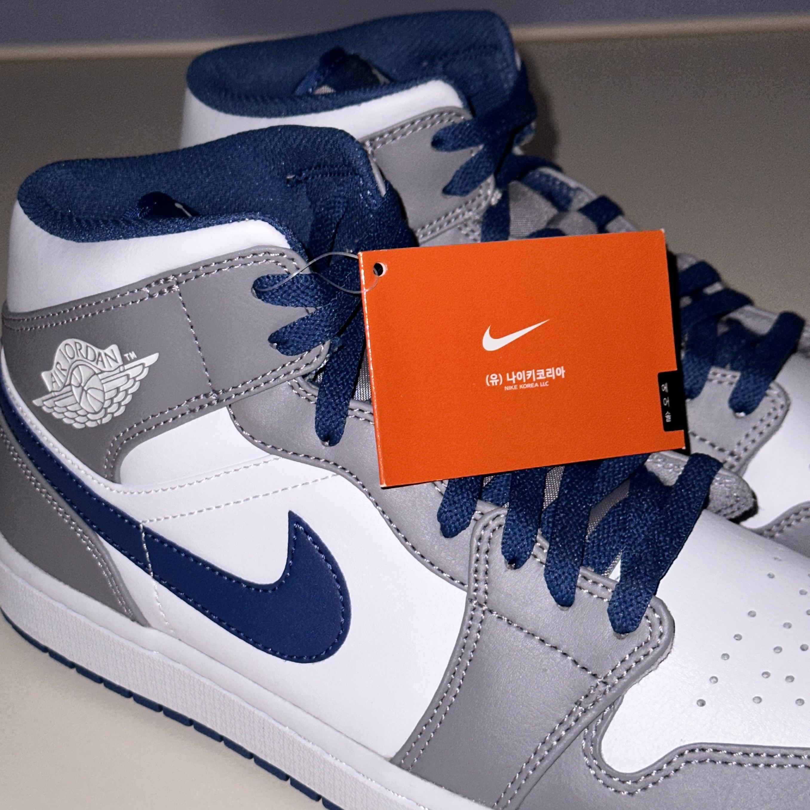 Jordan 1 Mid Cement Grey True Blue 착용 스타일