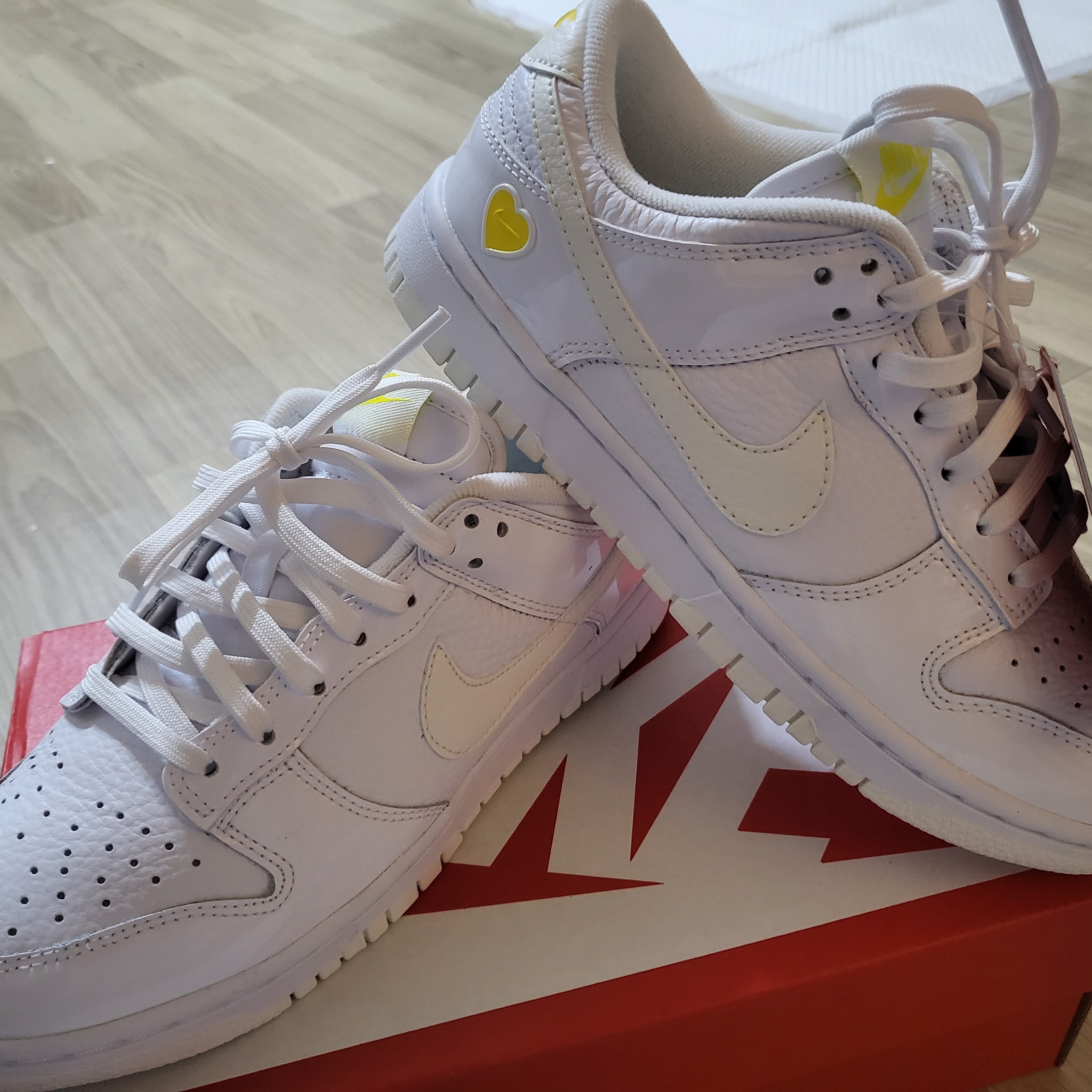 (W) Nike Dunk Low Valentine's Day White Optic Yellow 착용 스타일 - 2