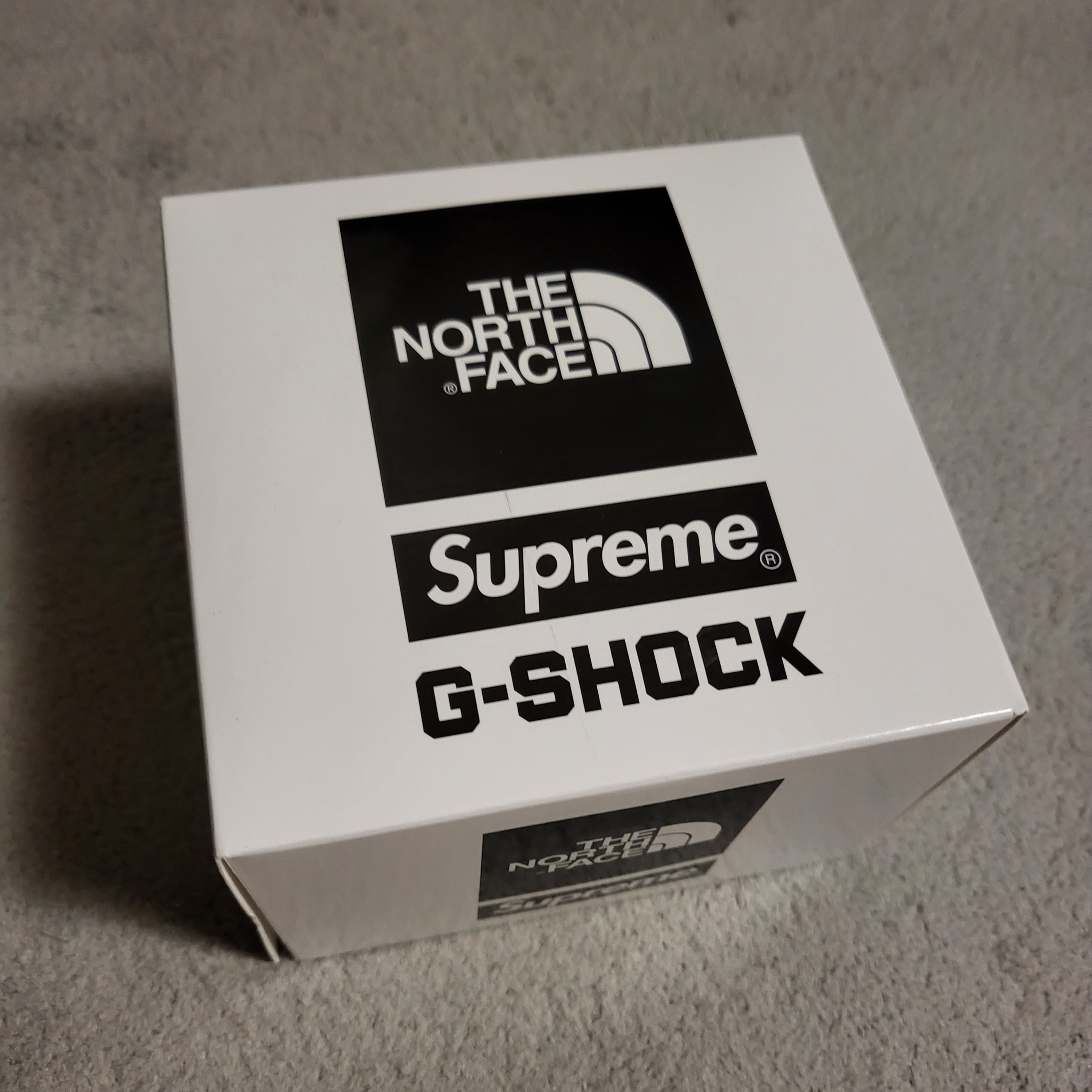 Casio G-Shock x Supreme x The North Face DW-6900 White 착용 스타일