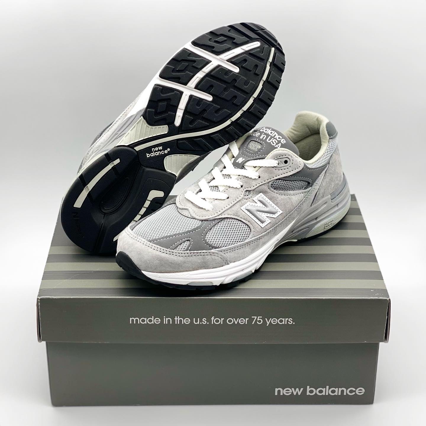 (W) New Balance 993 Made in USA Grey - B Standard 착용 스타일 - 1