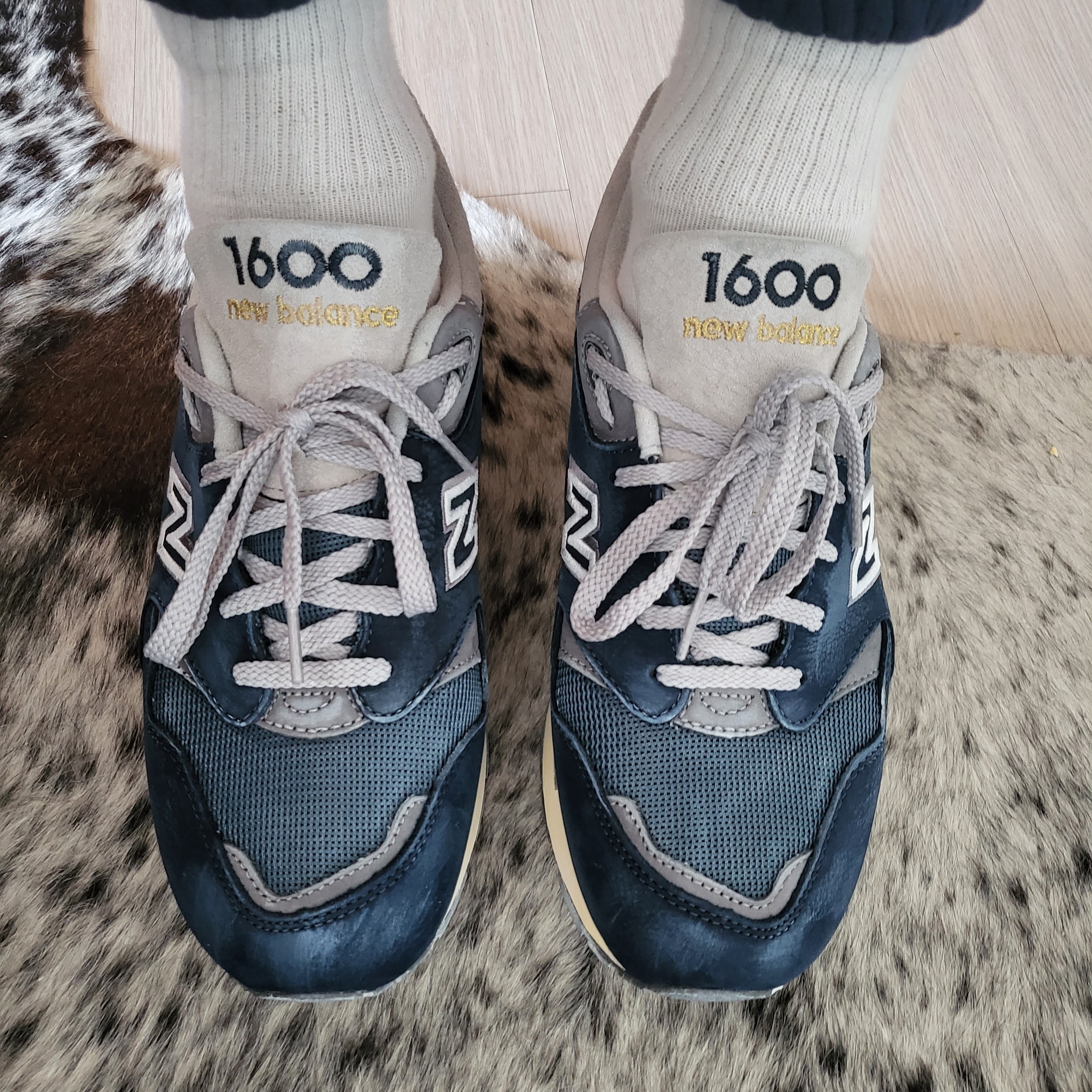 New Balance 1600 Premium Vintage Navy 착용 스타일