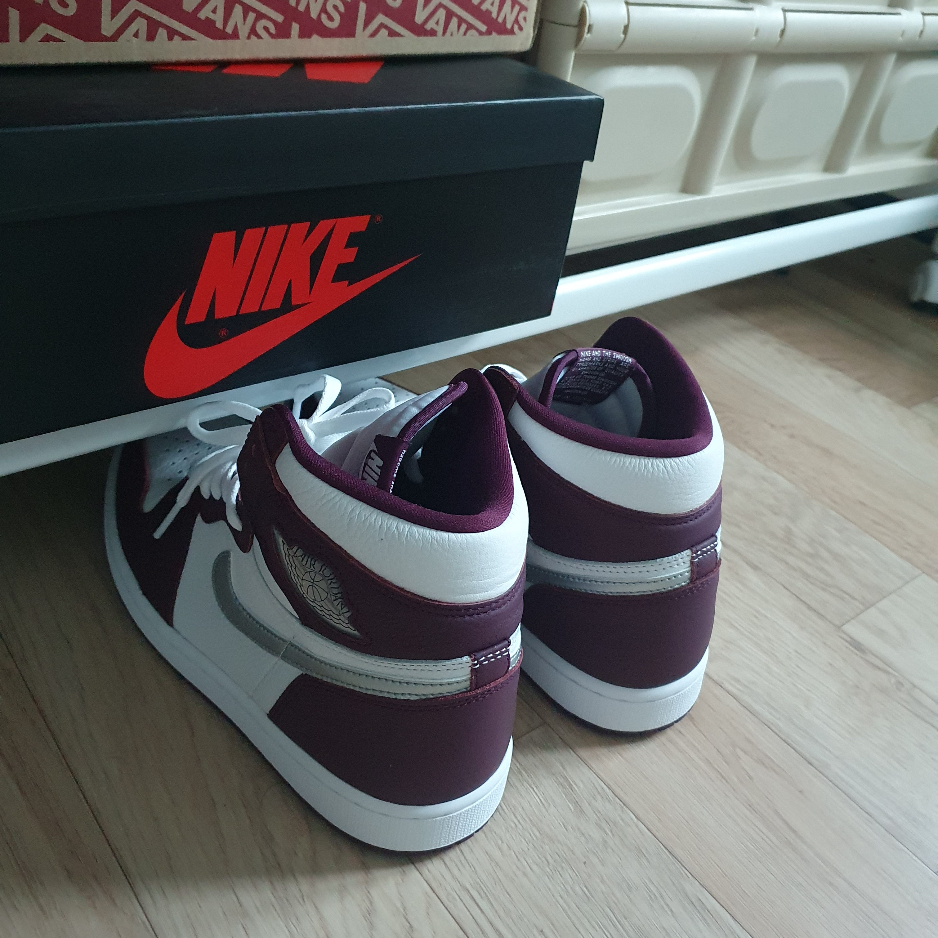 Jordan 1 Retro High OG Bordeaux 착용 스타일