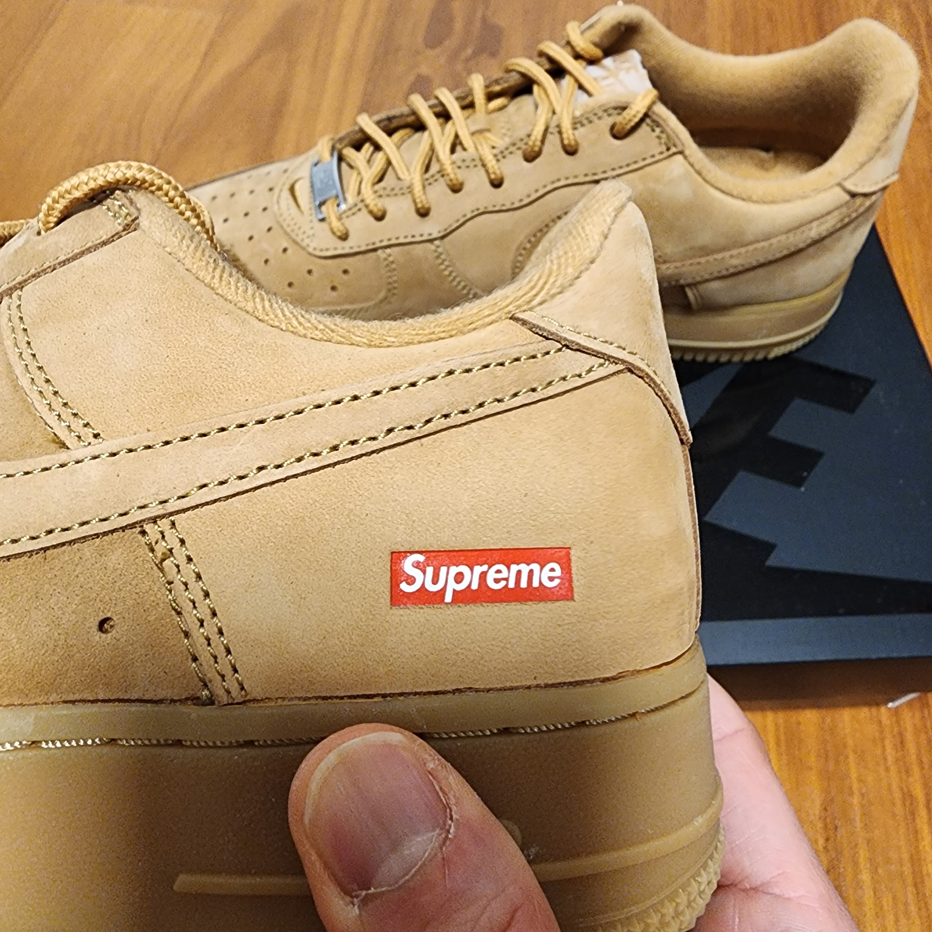 Nike x Supreme Air Force 1 Low Flax 착용 스타일 - 4