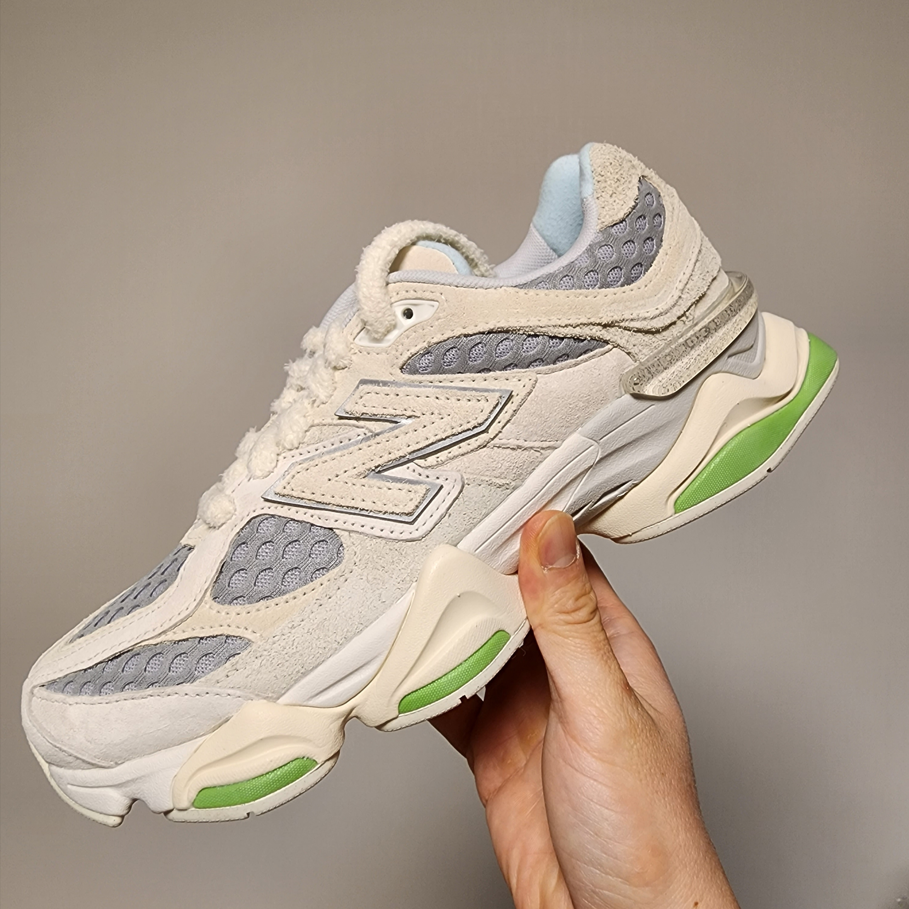New Balance x Bricks & Wood 9060 Angora Rain Cloud 착용 스타일 - 1
