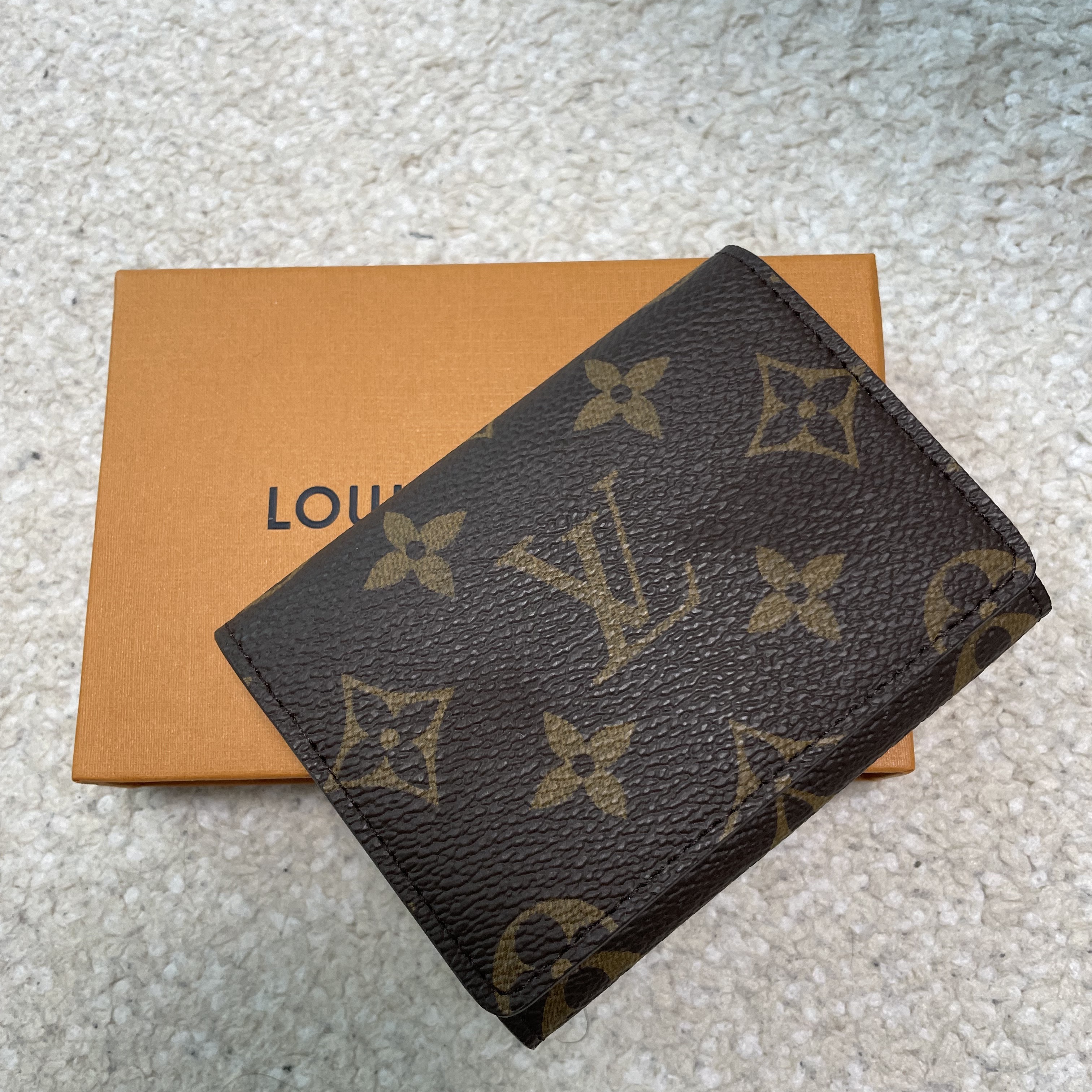 Louis Vuitton Envelope Business Card Holder Monogram 착용 스타일