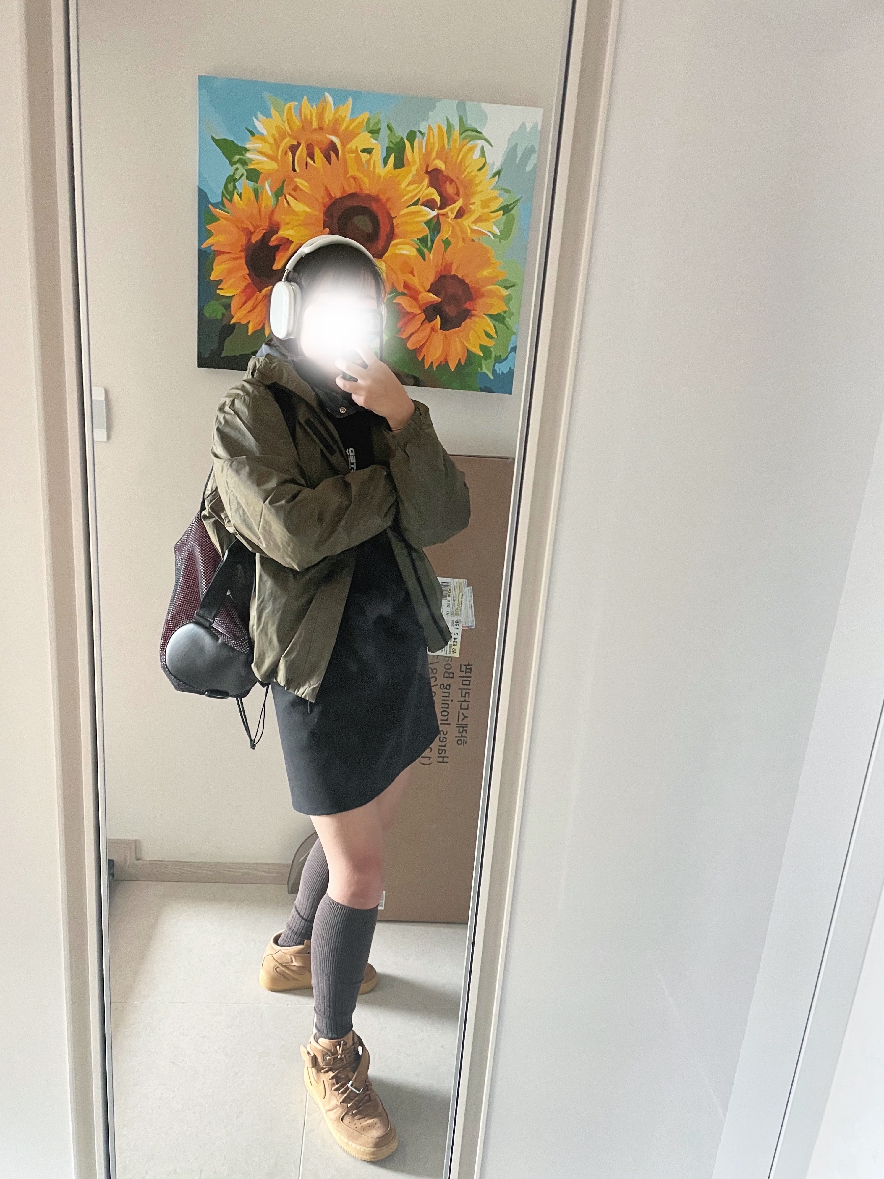 Apple AirPods Max Lightning Silver (Korean Ver.), Nike Air Force 1 Mid '07 WB Flax 착용 스타일