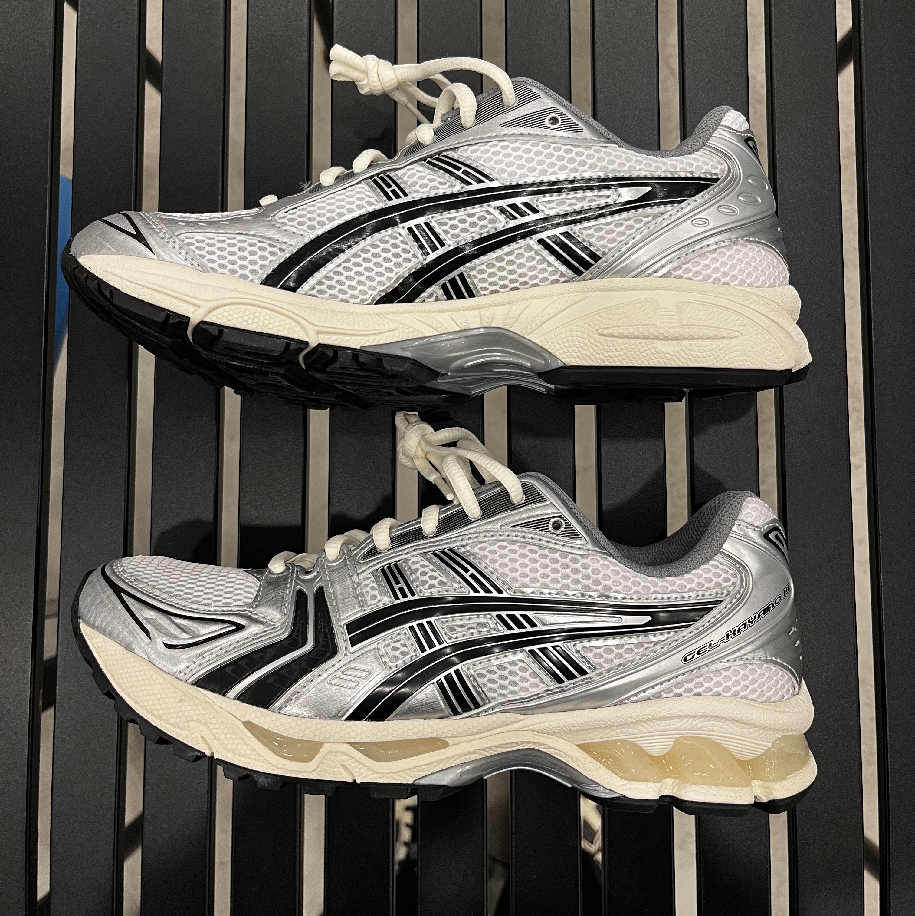 Asics x JJJJound Gel-Kayano 14 Silver Black 착용 스타일