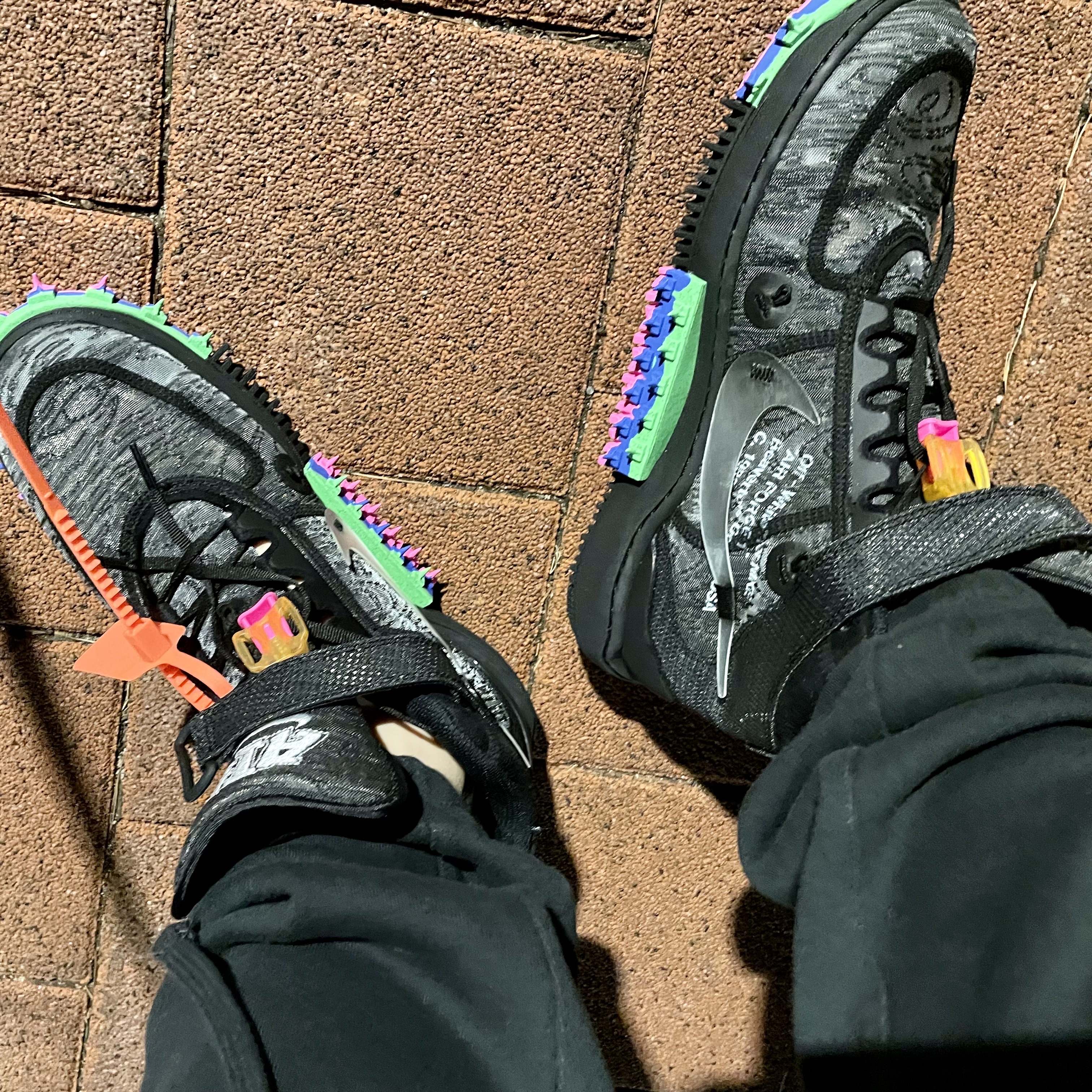 Nike x Off-White Air Force 1 Mid SP Black 착용 스타일