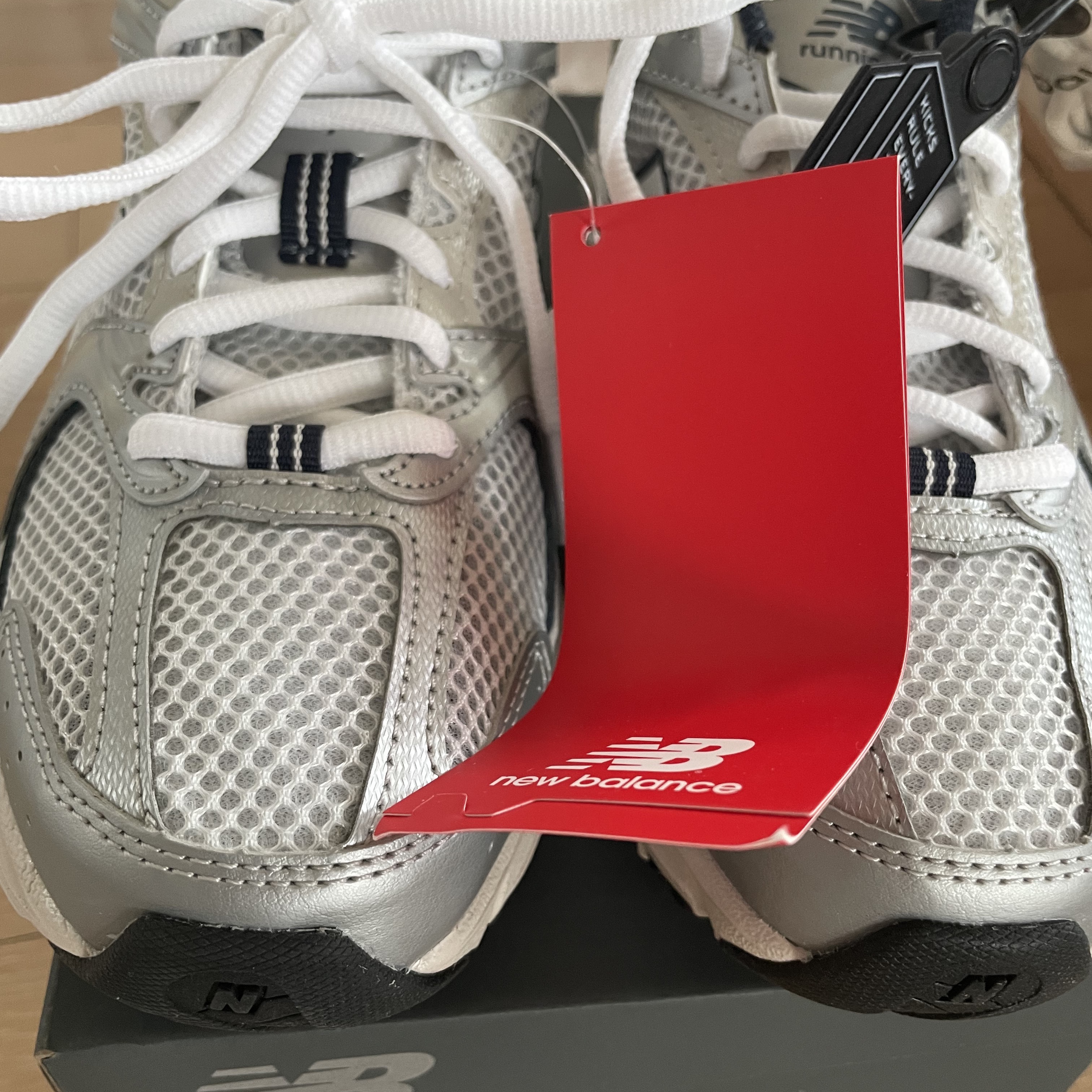 New Balance 530 Steel Grey 착용 스타일