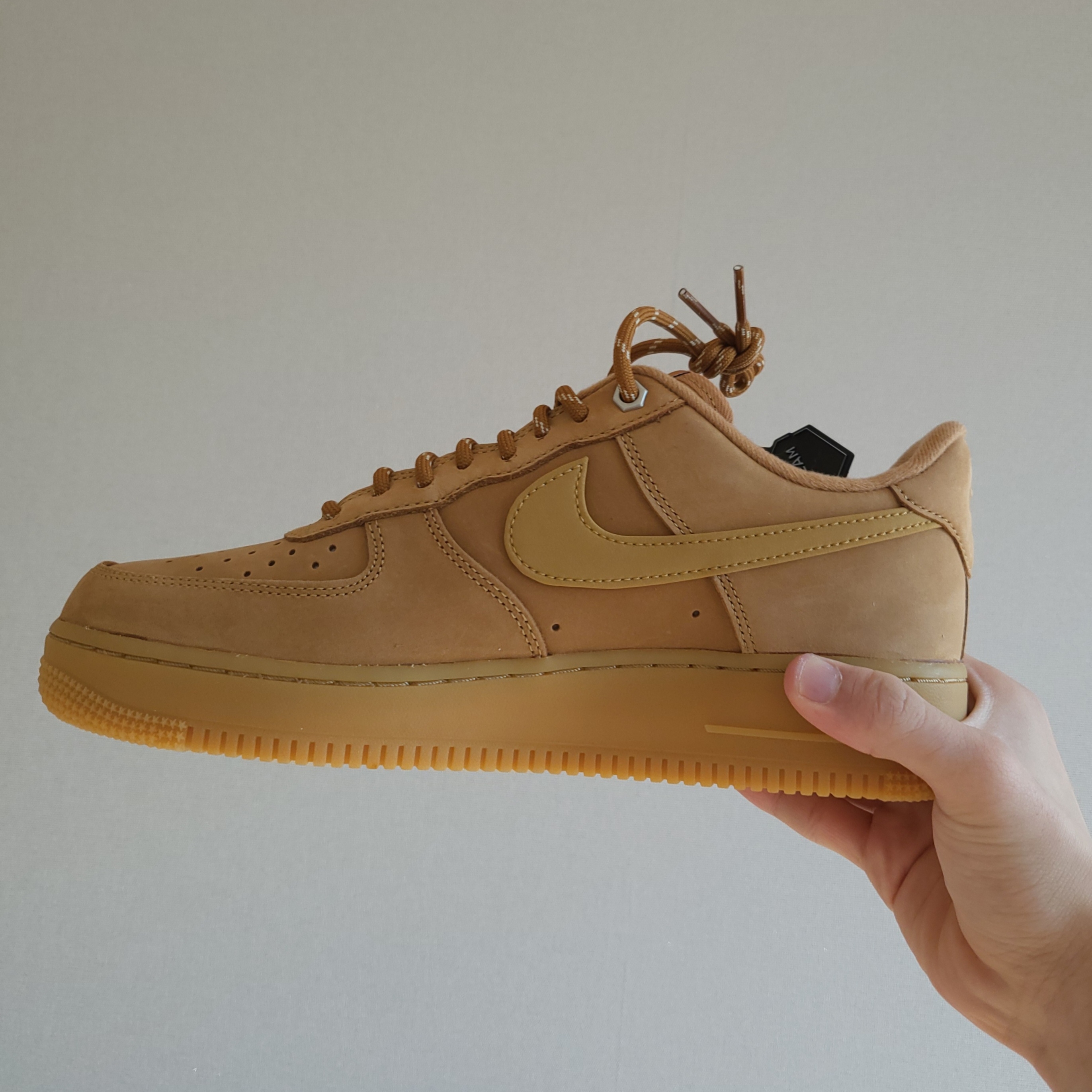 Nike Air Force 1 '07 WB Flax 착용 스타일 - 1
