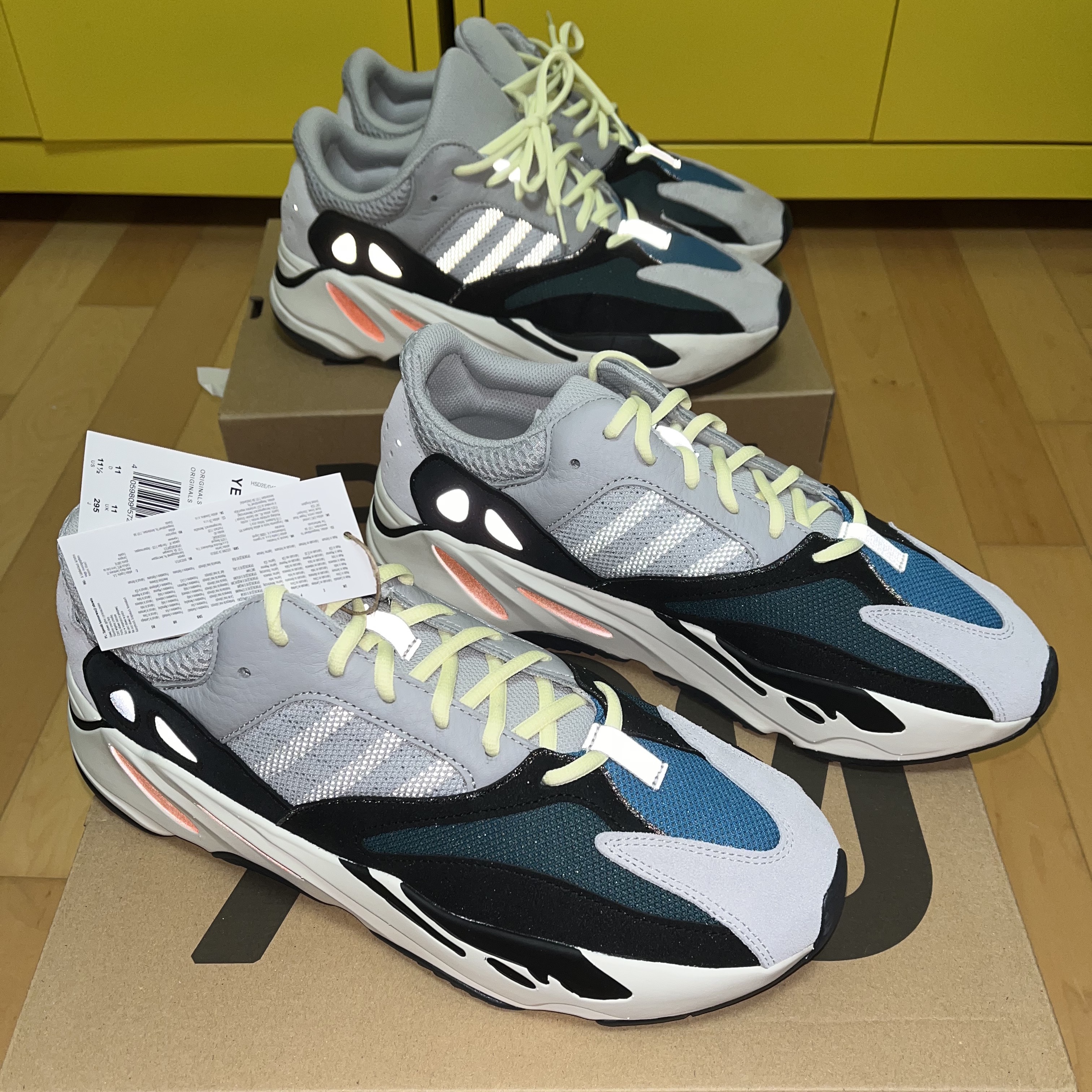 Adidas Yeezy Boost 700 Wave Runner Solid Grey 2021/2022, Adidas Yeezy Boost 700 Wave Runner Solid Grey 2017/2019 착용 스타일 - 1